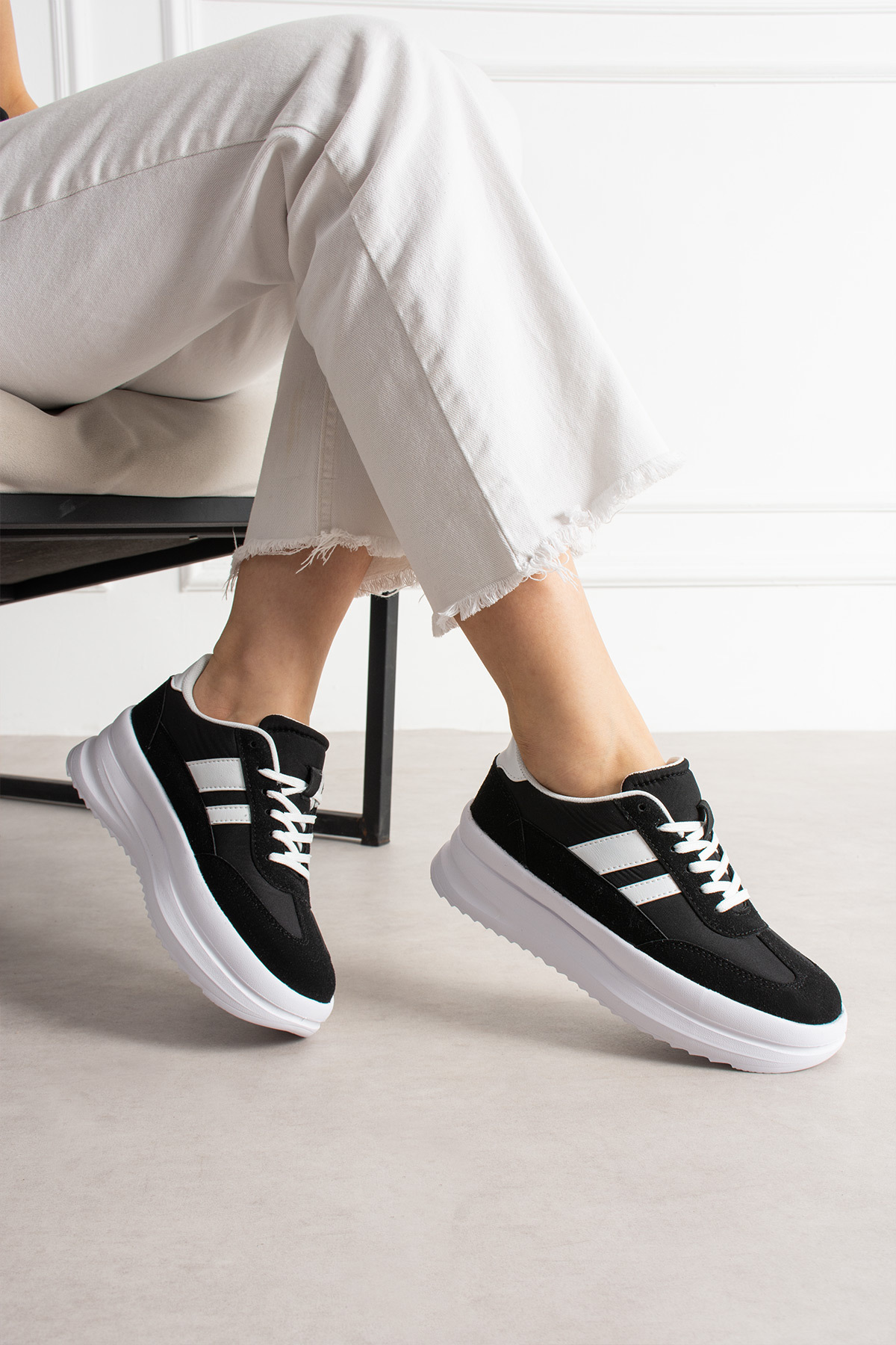 Women's High Casual Sneaker Shoes in Black