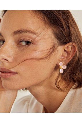 Luen Jewellery Sedefli Toz Pembe 3 Yapraklı Çiçek Gold Küpe