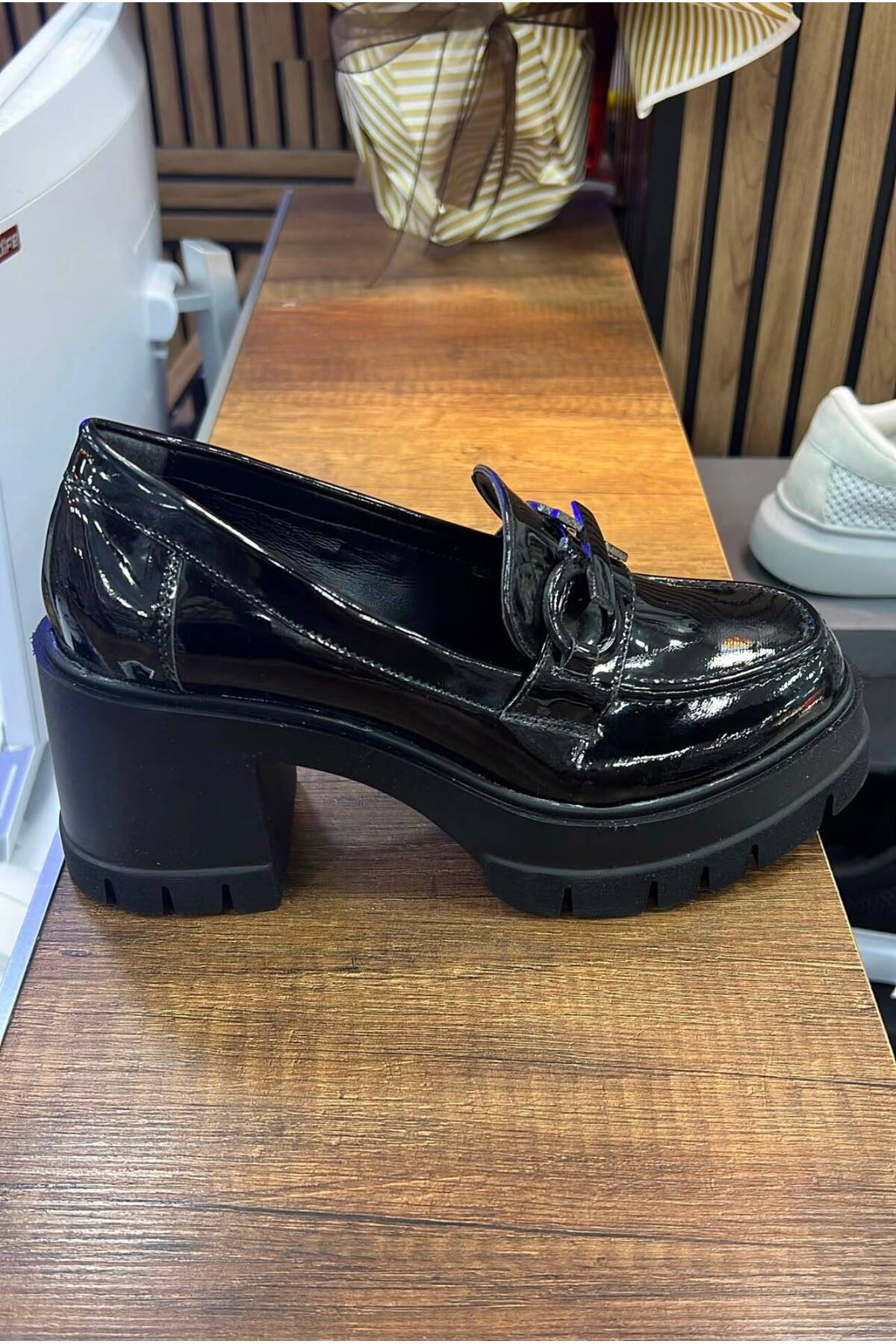 homiro Kadın Metal Toka Detay Loaferayakkabı-Bej Rugan görsel 2
