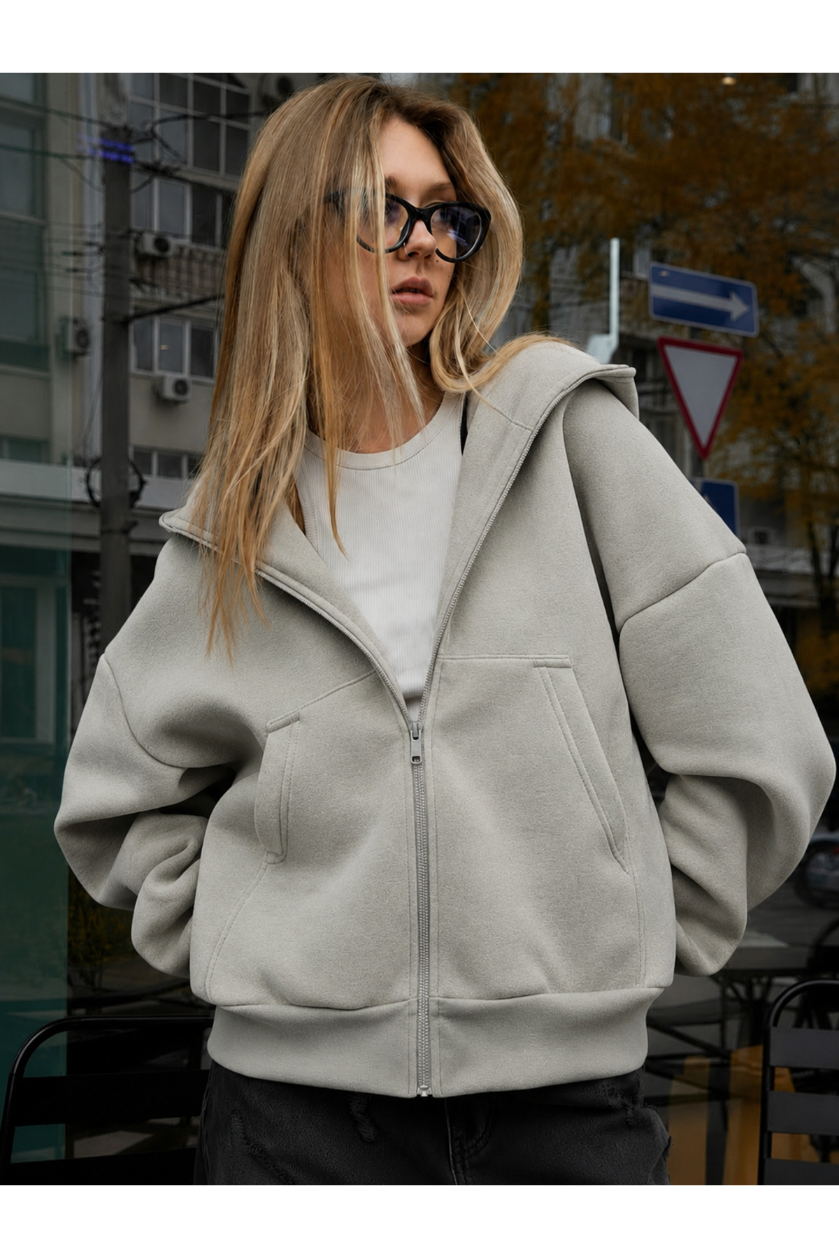 YAKAMEL KADIN OVERSİZE KAPÜŞONLU FERMUARLI HIRKA SWEATSHIRT