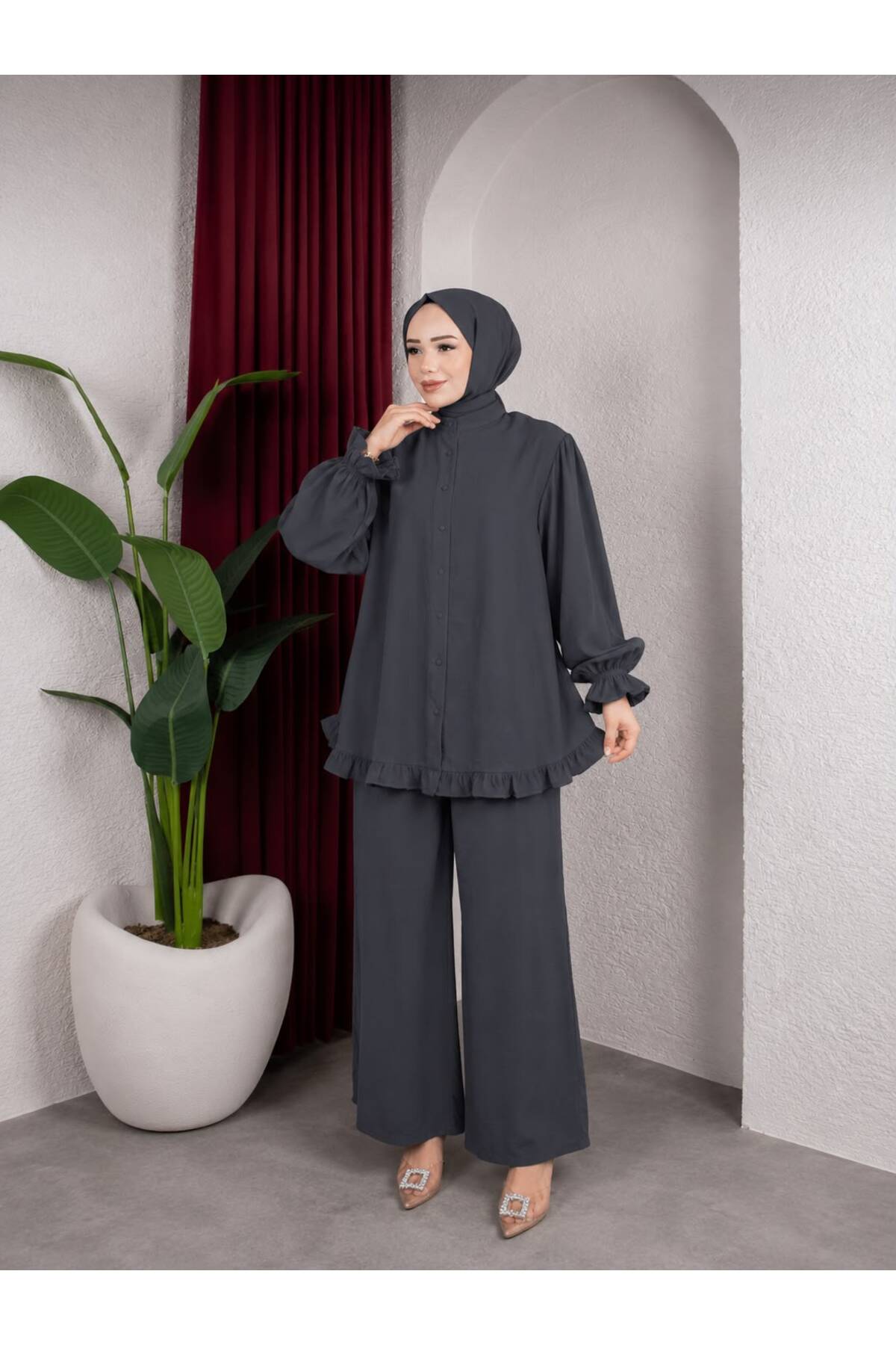 HİRA LİFE FASHİON Kadın Çilek Kumaş Dik Yaka Düğmeli Fırfır Detaylı Tesettür Tunik Pantolon İkili Takım