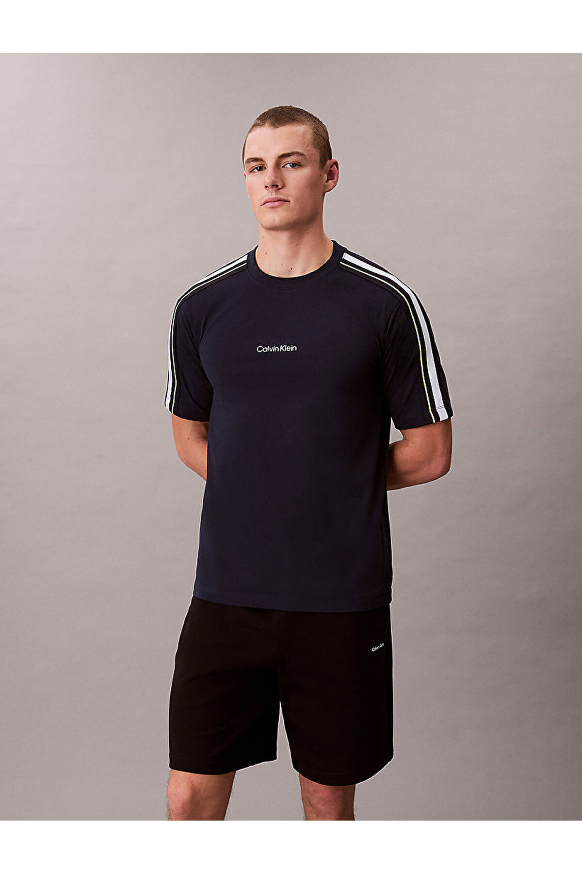 تیشرتزنانهCalvin Kleinآبی تیشرتزنانهCalvin Kleinآبی