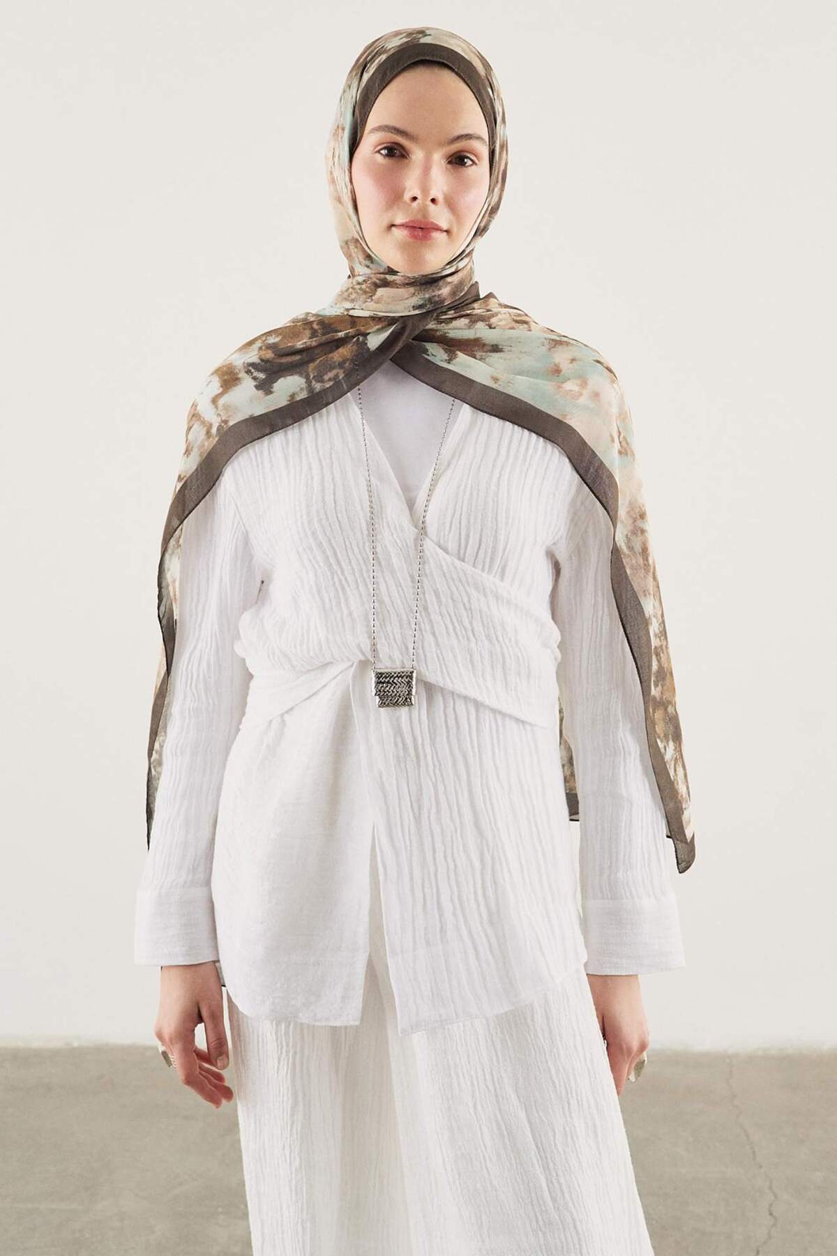 DeFacto Fresh Scarfs X Shadow Floral Viskon Şal I1753AX26SM görsel 3