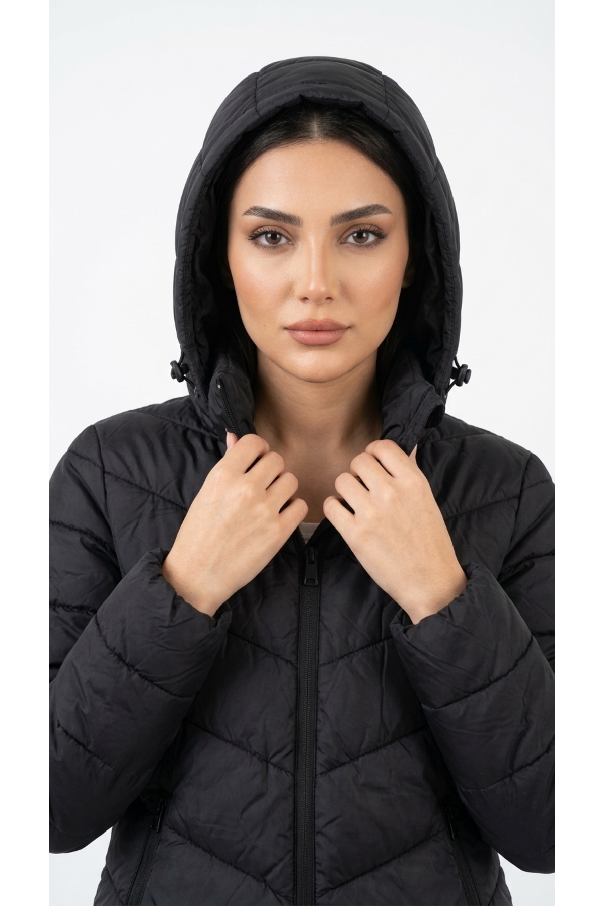 LC Waikiki Kadın Mont Şişme Kapüşonlu Fermuarlı Cepli Balık Sırtı Dikişli Dolgulu Kışlık Puffer Günlük Mont W64342C8 görsel 4