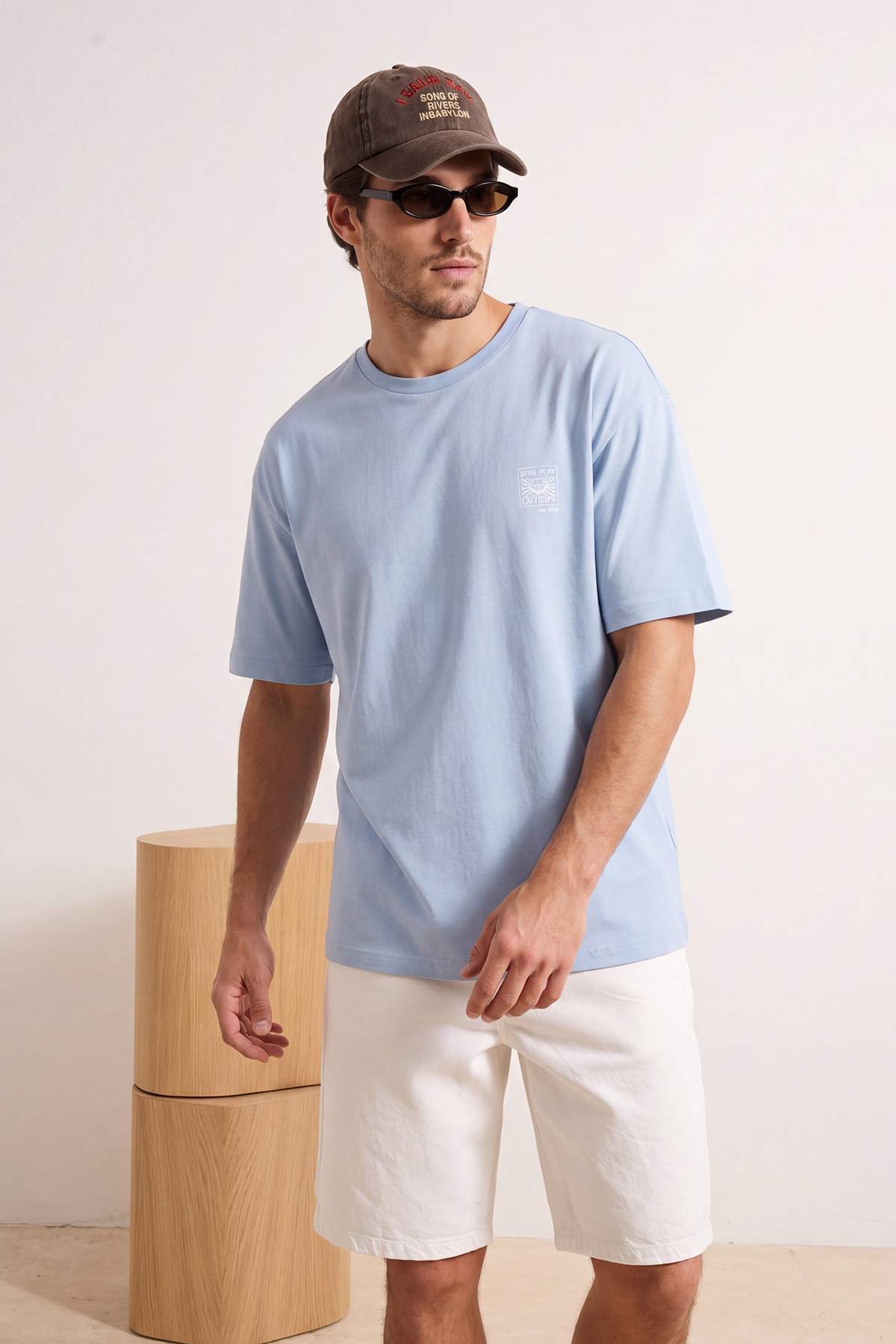 Trendyolmilla Man Açık Mavi Oversize/Geniş Kesim Nakışlı %100 Pamuk T-shirt TMNSS26TS00024