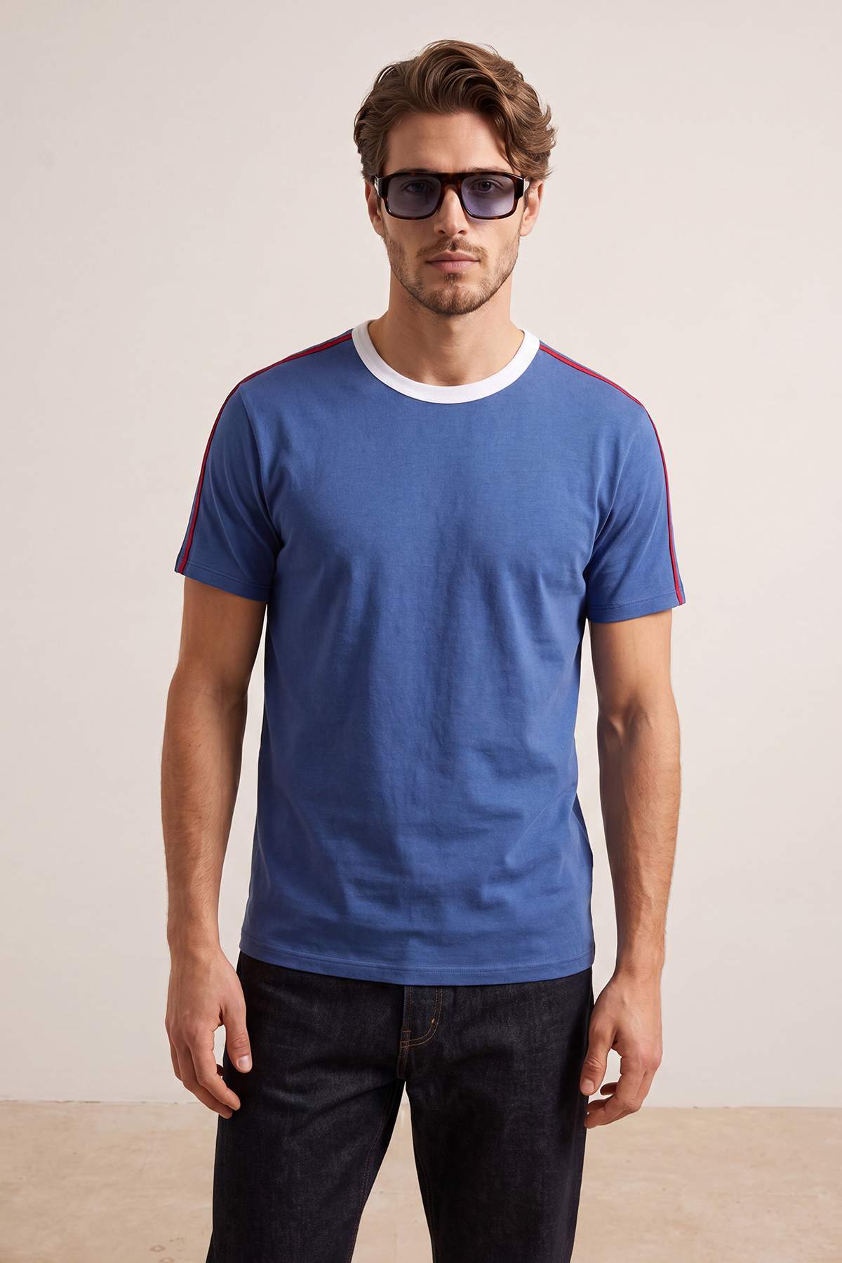 Trendyolmilla Man Mavi Düşük Omuz Regular Kalıp Kırmızı Şerit Detaylı %100 Pamuk T-Shirt TMNSS26TS00078