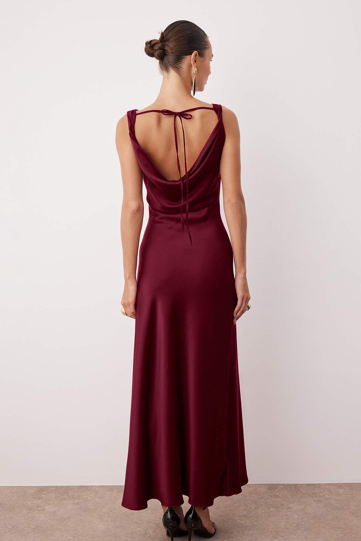 Rotes A-Linien-Satin-Maxi-Kleid mit Degaje-Ausschnitt TPRSS25EL00318