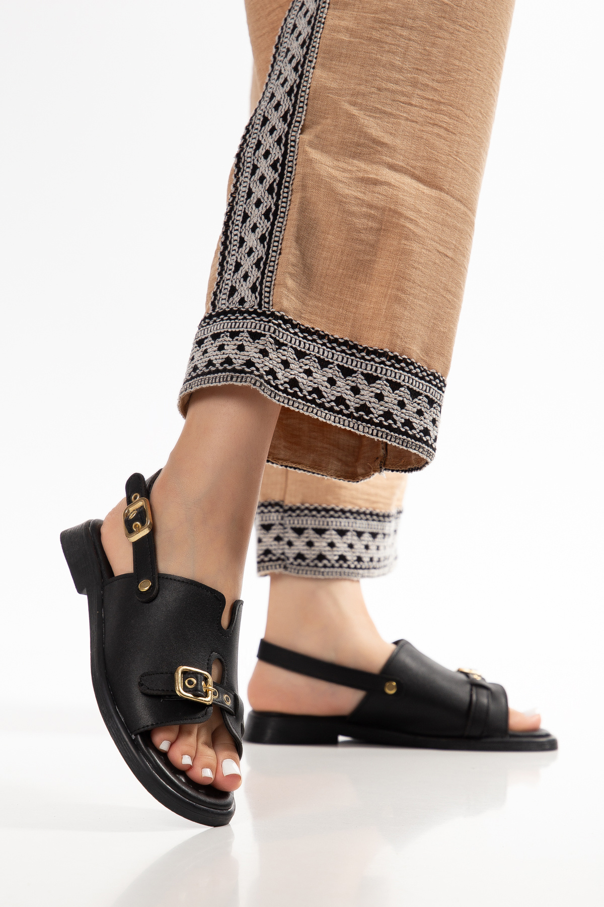 Hale Shoes Kadın Tokalı Bilekten Bağlama Sandalet 2 cm topuk