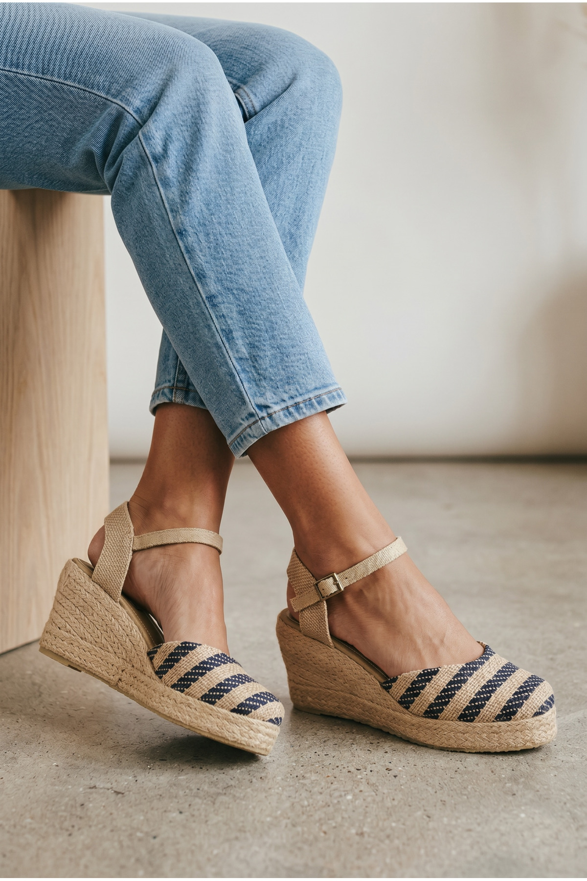 Y&D Shoes Doğal Hasır Siyah Çizgili Dolgu Topuk Ayakkabı görsel 5