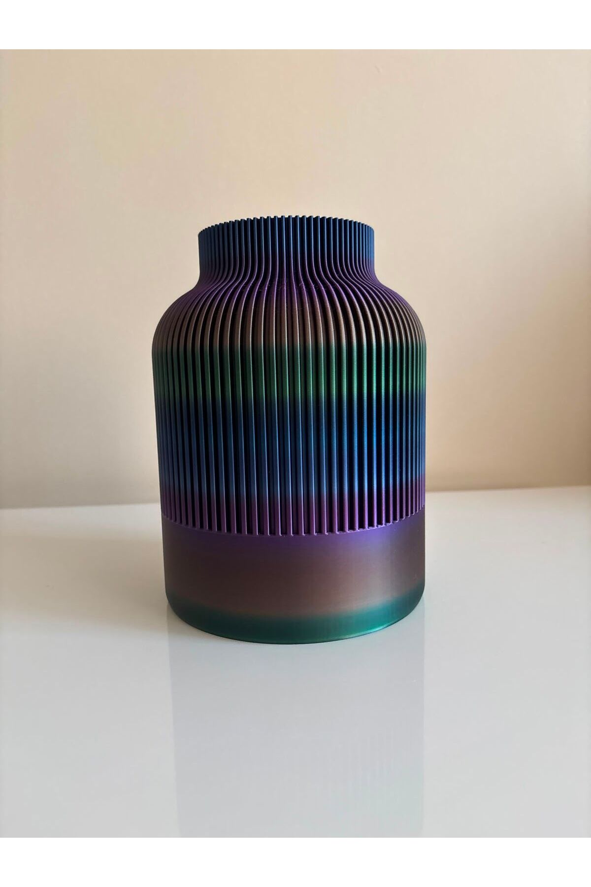 Modern Japandi Metalik Renk Geçişli Dekoratif Vazo (20 cm)