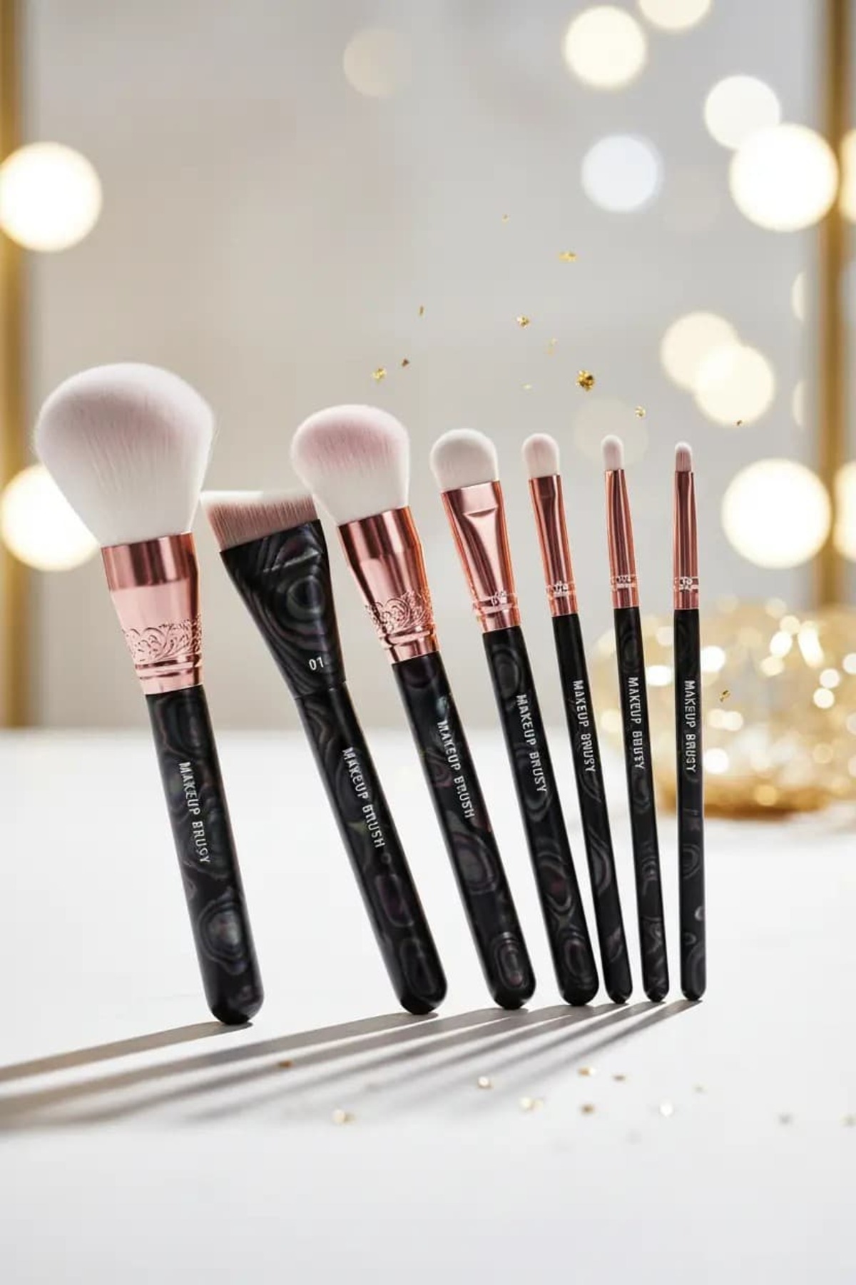 Lisanslı Sweet & Bold Makyaj Fırça Seti 8’li – Taşınabilir 21,2 Cm — 2028498710100 — تصویر 2 از 7