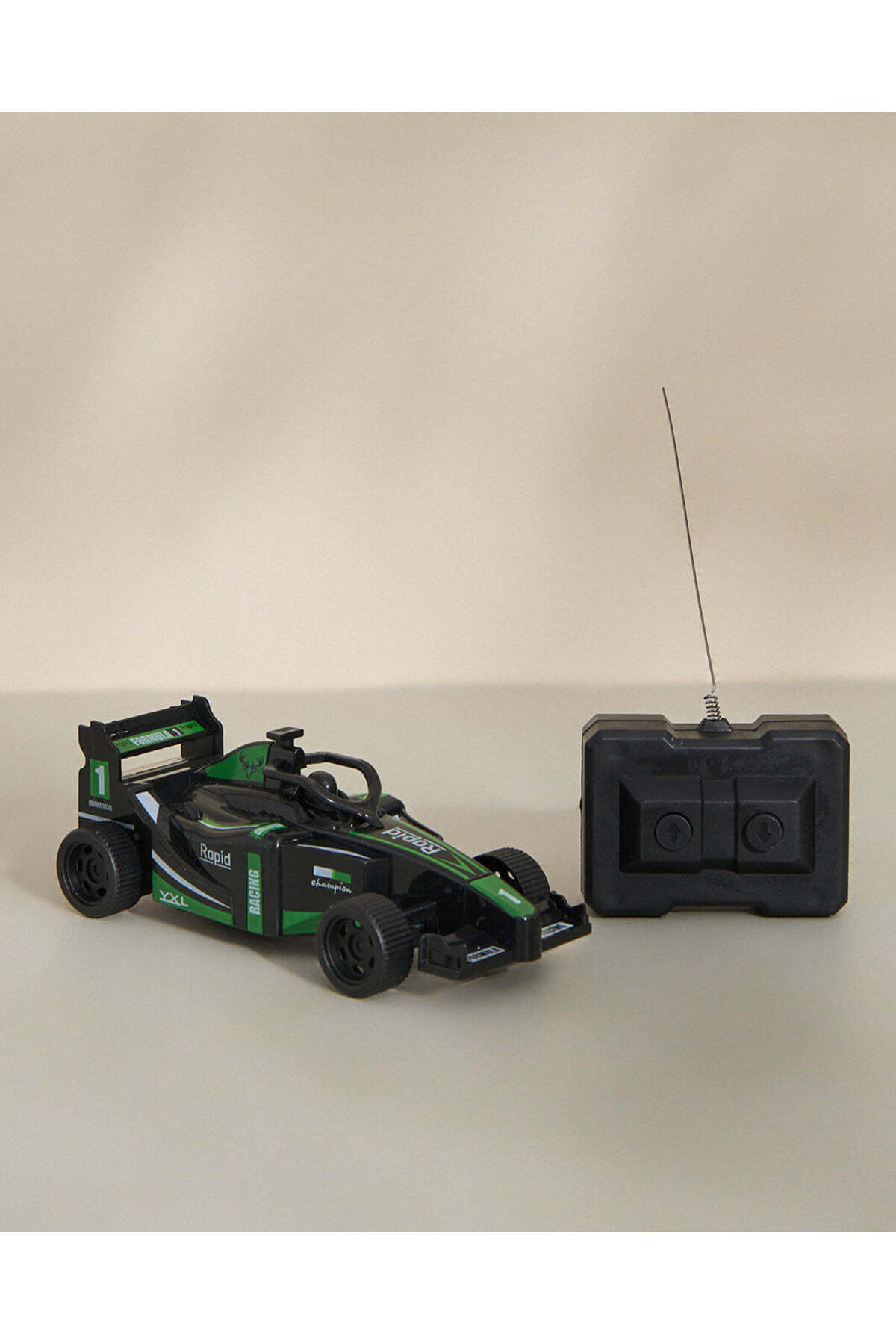REDTAG Black And Green 1:24 Land Rover Defender 110 Die Cast Car