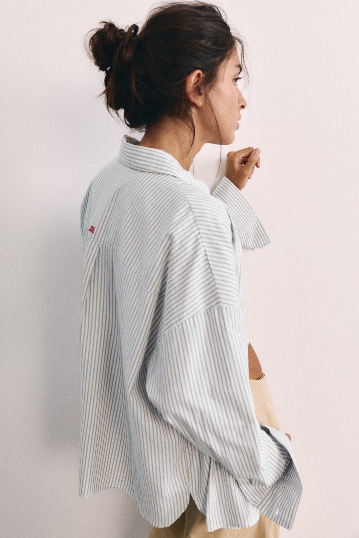 Pull & Bear Nakış detaylı çizgili gömlek görsel 5