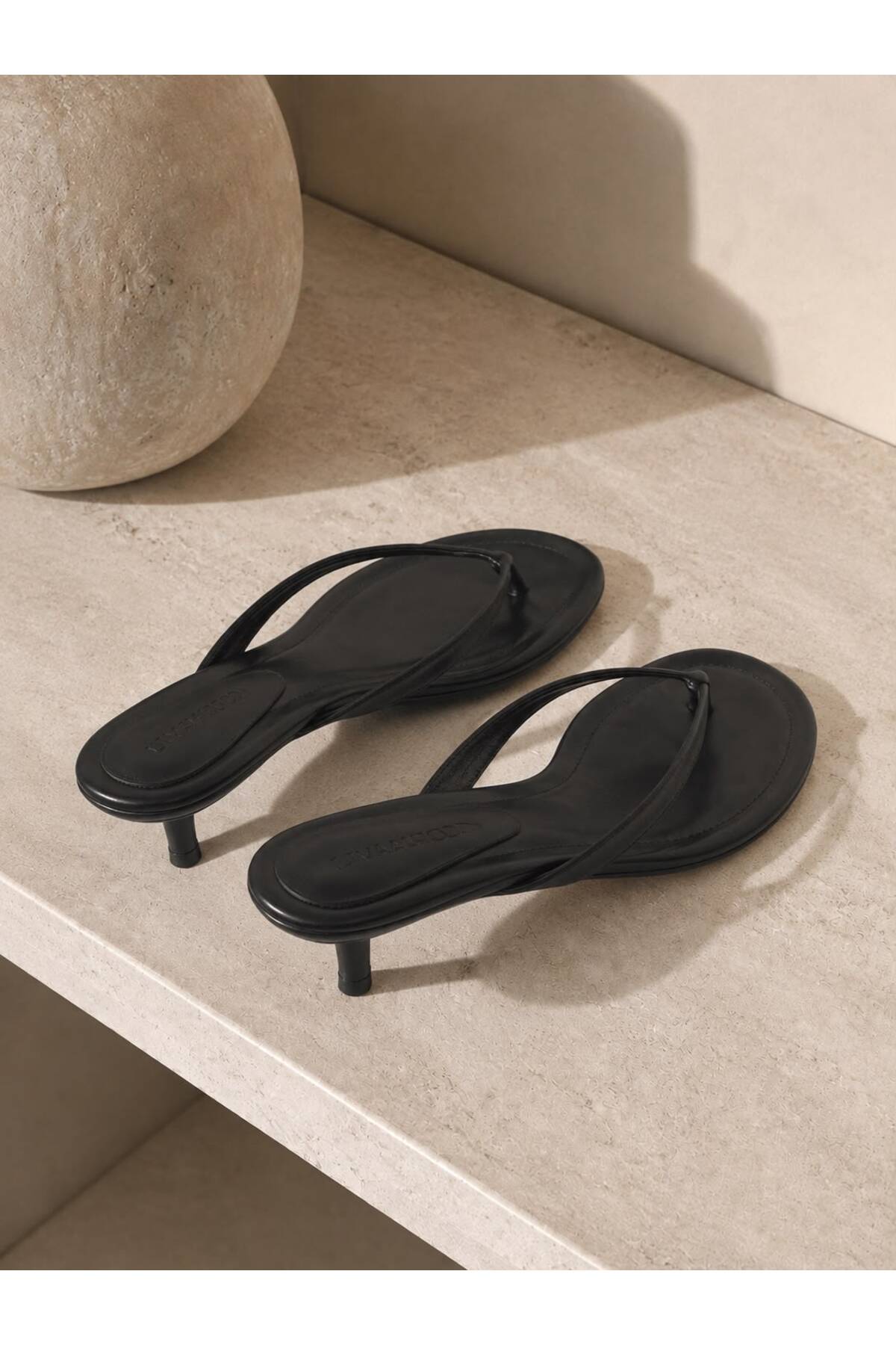 İncimoda Siyah Cilt Parmak Arası Topuklu Terlik Ortopedik Kadın Sandalet 5cm topuk görsel 3