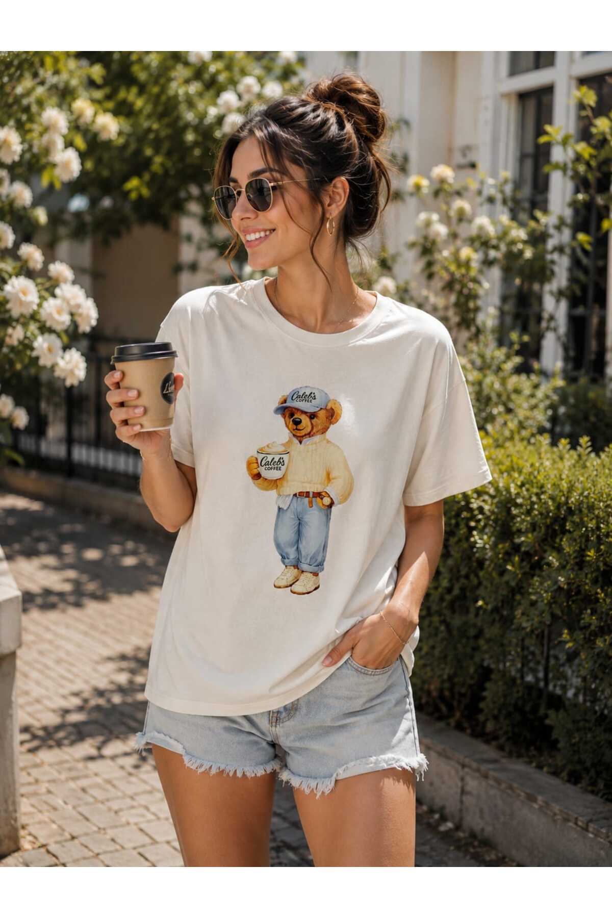 Kahve Sever Şirin Ayıcık Baskılı Unisex Kısa Kollu Baskılı Beyaz Tişört