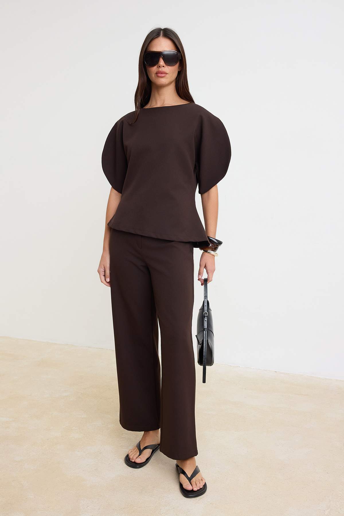 Trendyol Kollektion Braune Bluse mit Ballonärmeln und gerade geschnittener Ho...