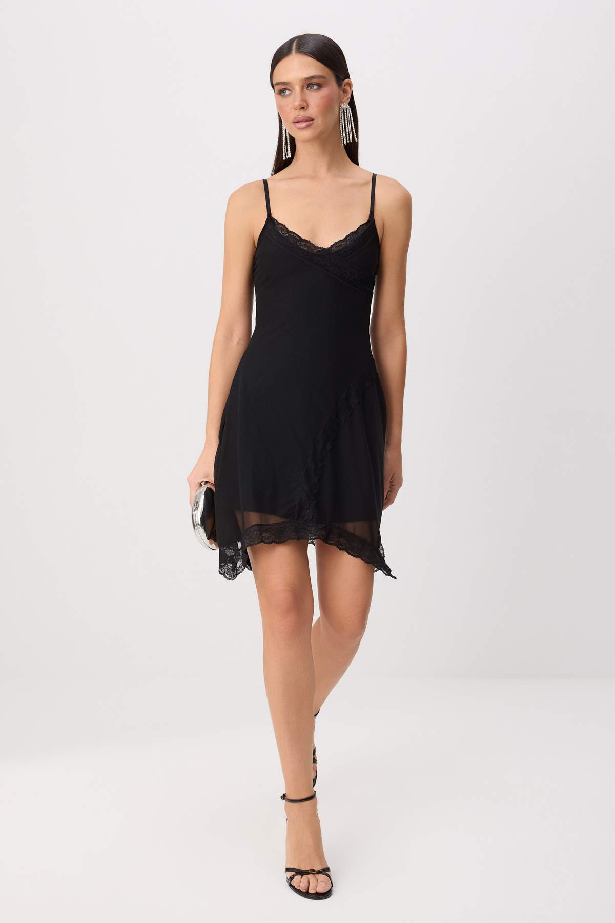 Trendyolmilla Siyah Askılı Dantel Detaylı Örme Mesh Kısa / Mini Astarlı Elbise TPRSS26EL00283