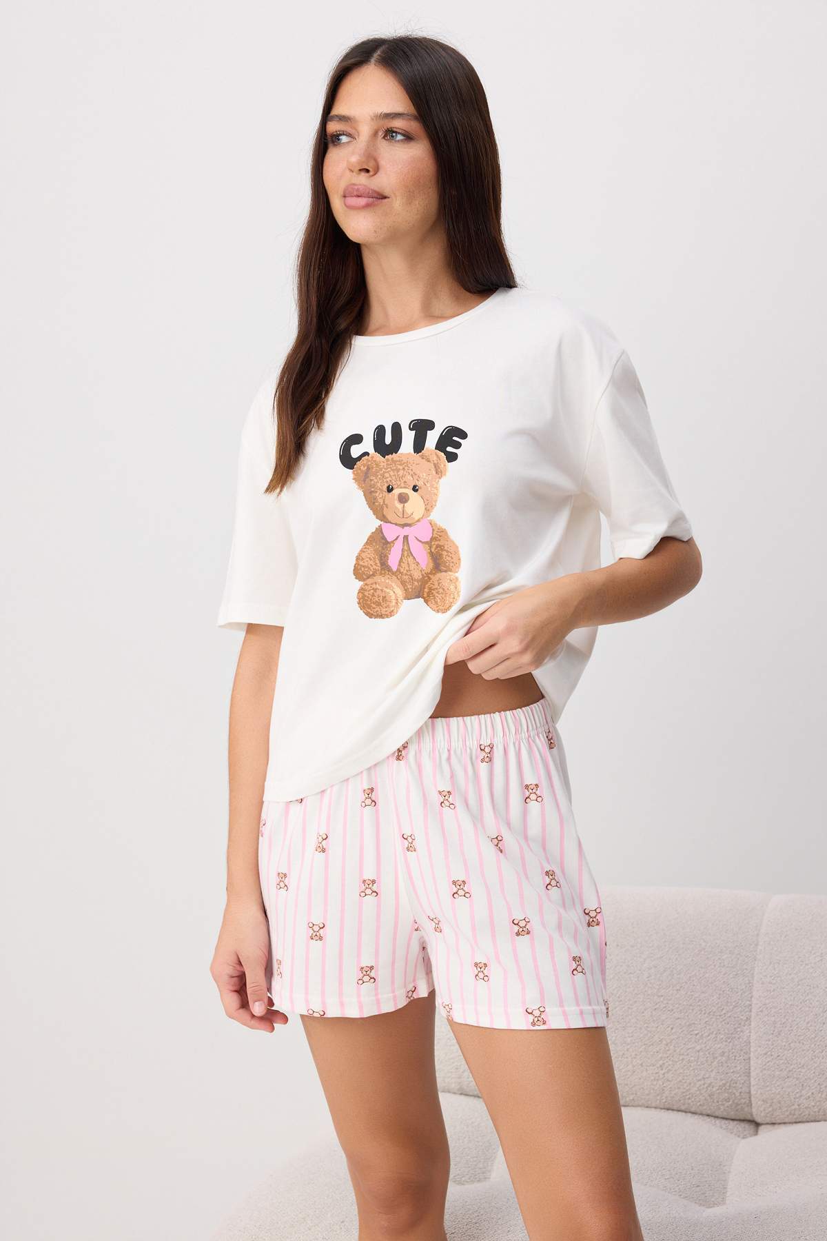 Trendyolmilla Ekru Ayıcık Desenli Likralı Yumuşak Tuşe Örme Pijama Takımı THMSS26PT00126