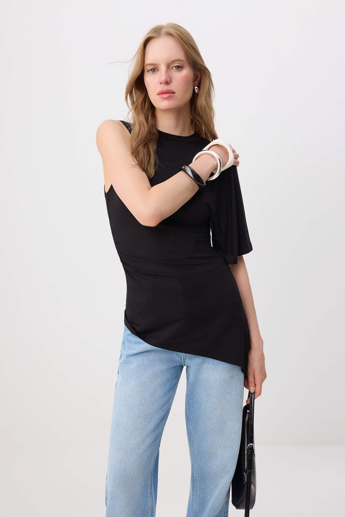 Trendyolmilla Siyah Fitted/Vücuda Oturan Yarasa Kol Uzun Esnek Örme Bluz TWOSS26BZ00959