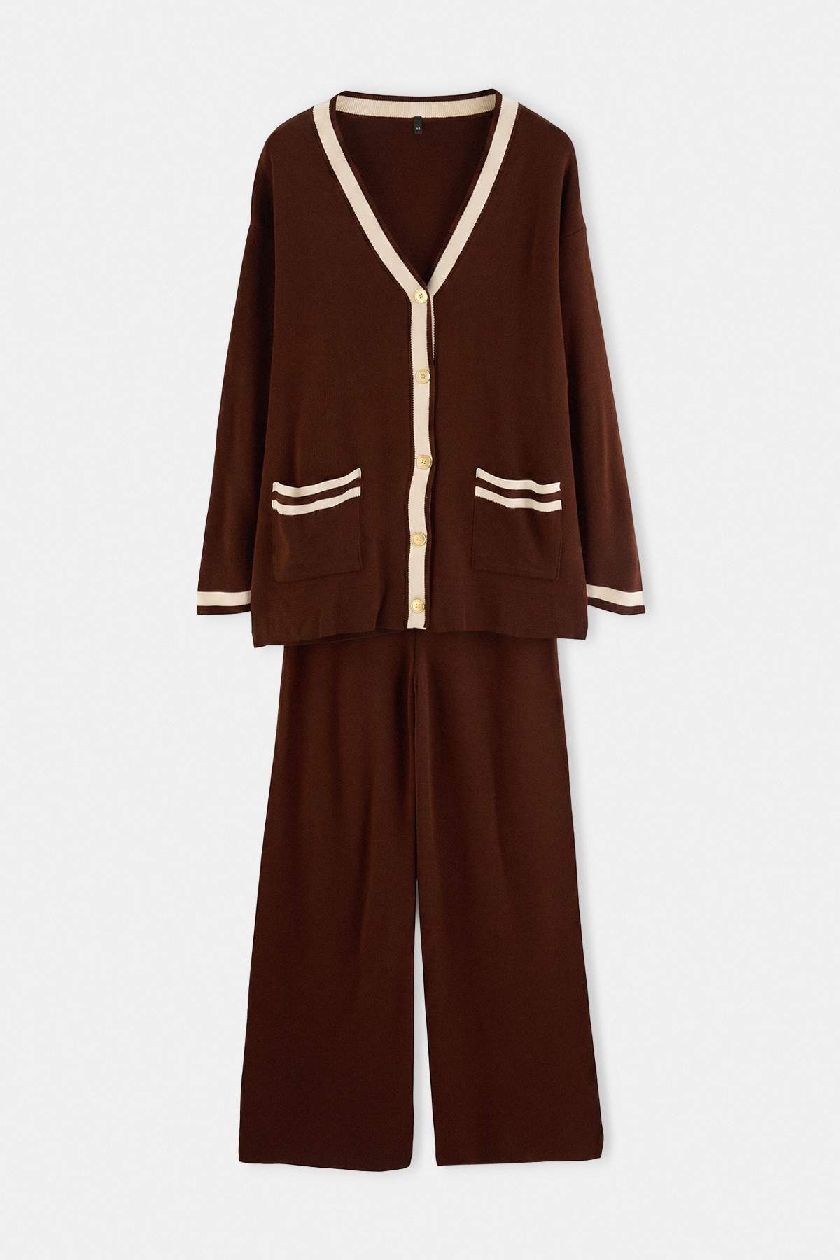 Trendyolmilla Modest Kahverengi Renk Bloklu Gold Düğmeli Cepli Hırka-Pantolon Triko Alt-Üst Takım TCTAW24US00107