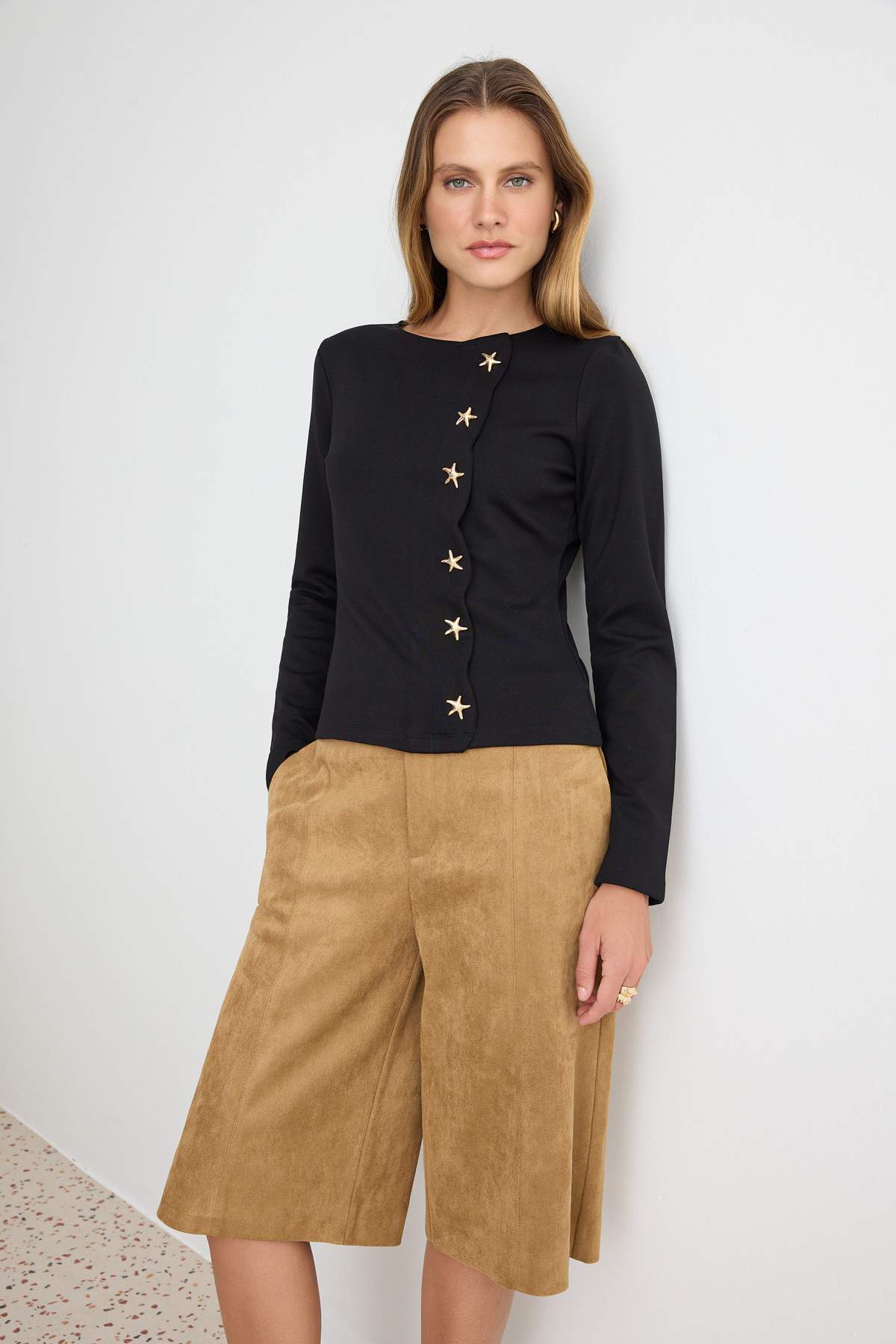 Trendyolmilla Siyah Düz Fitted Bisiklet Yaka Standart Kol Uzun Düğmeli Regular İnterlok Örme Bluz TWOAW27BZ00122
