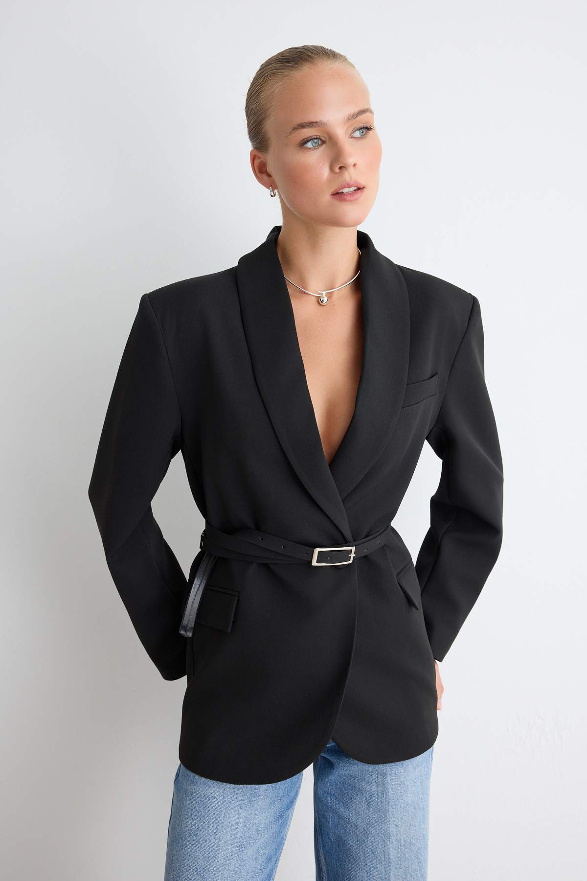 Trendyolmilla Siyah Kemerli Regular/Normal Kalıp Blazer Ceket TWOAW27BC00009