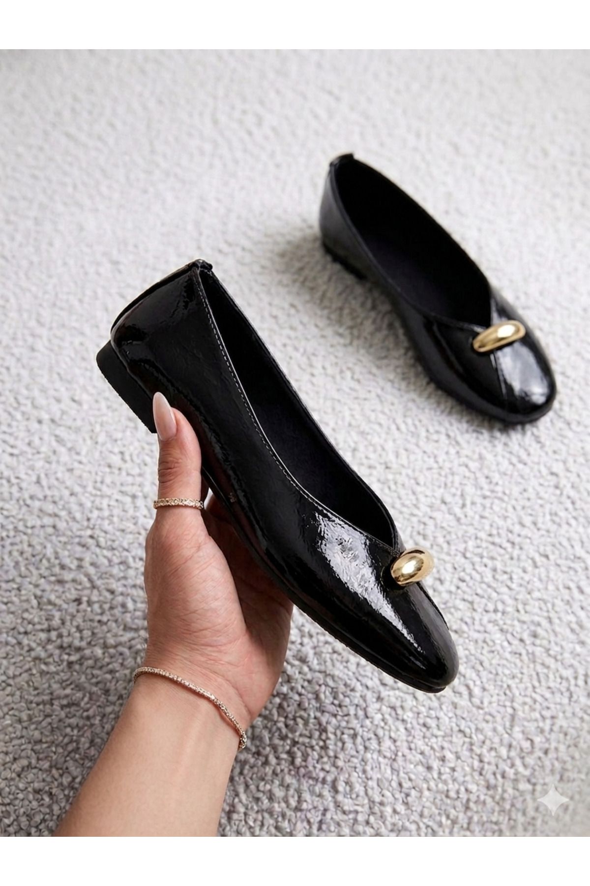 MAYA SHOES Siyah Kırışık Rugan Yuvarlak Burunlu Tokalı kapalı babet yeni sezon