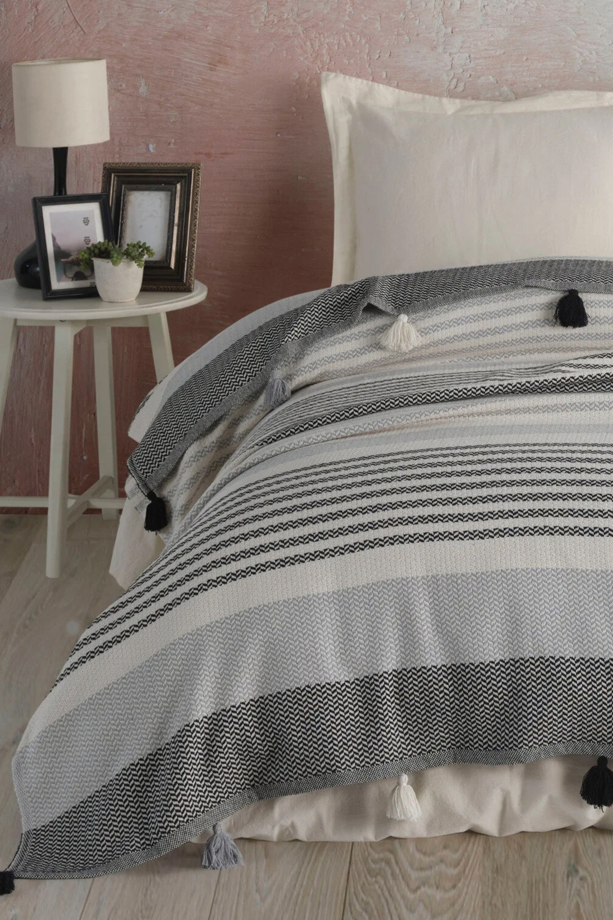 Mabel Black Double Quilting 220 x 240 cm Pompom Cotton