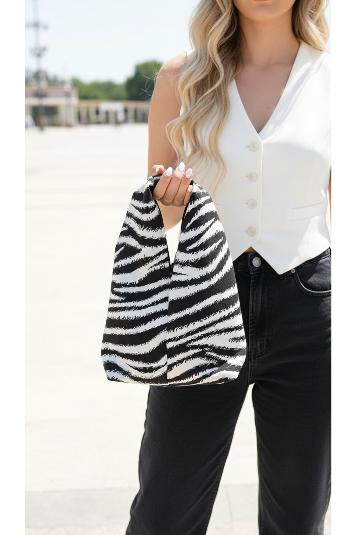 maia Siyah Beyaz Zebra Desenli Küçük Boy Hobo Model El Çantası görsel 6