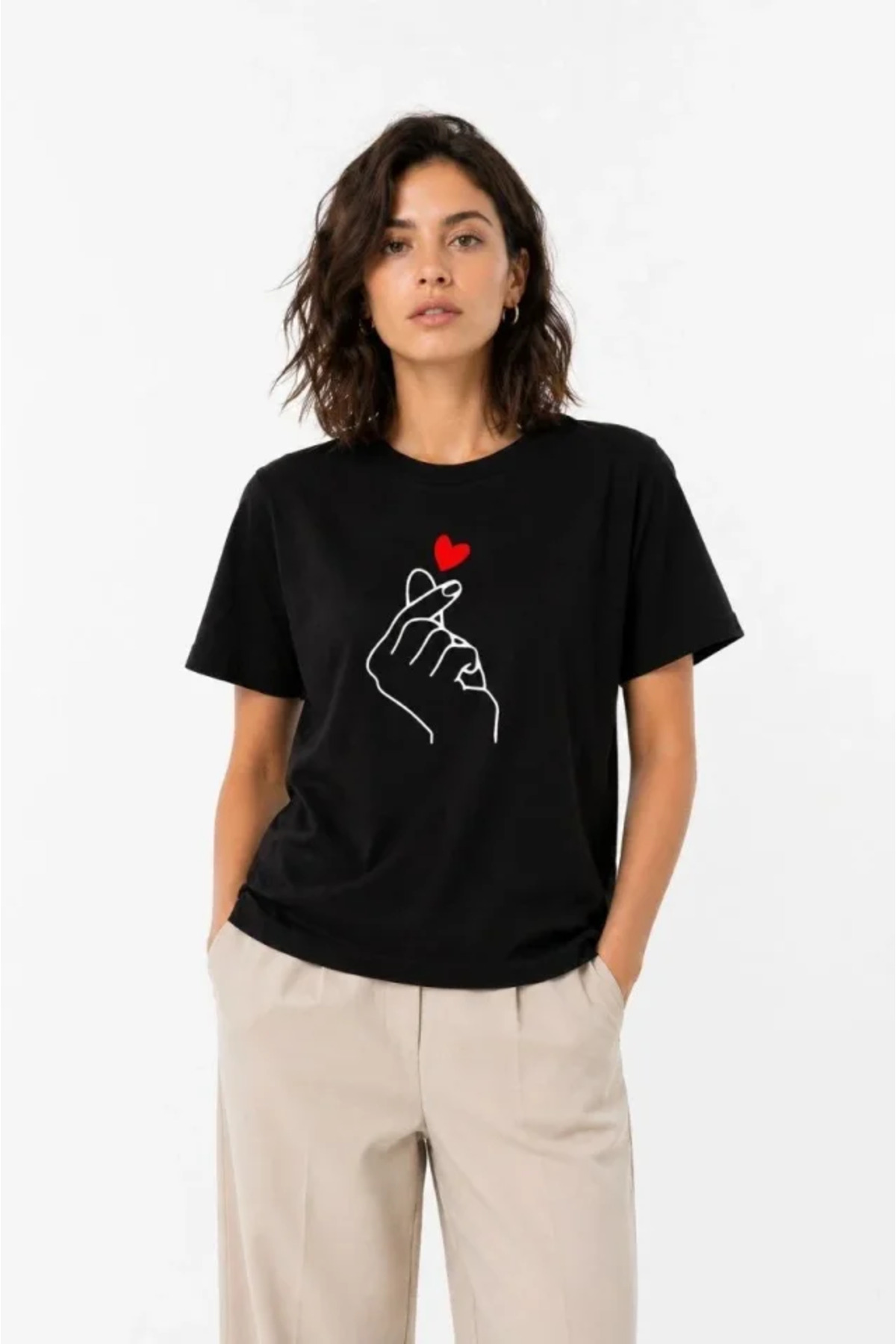 Kore Parmak Kalp Aşk Temalı Minimal Baskılı Tişört Yazlık Kısa Kol T-Shirt - Siyah alternatif görünüm