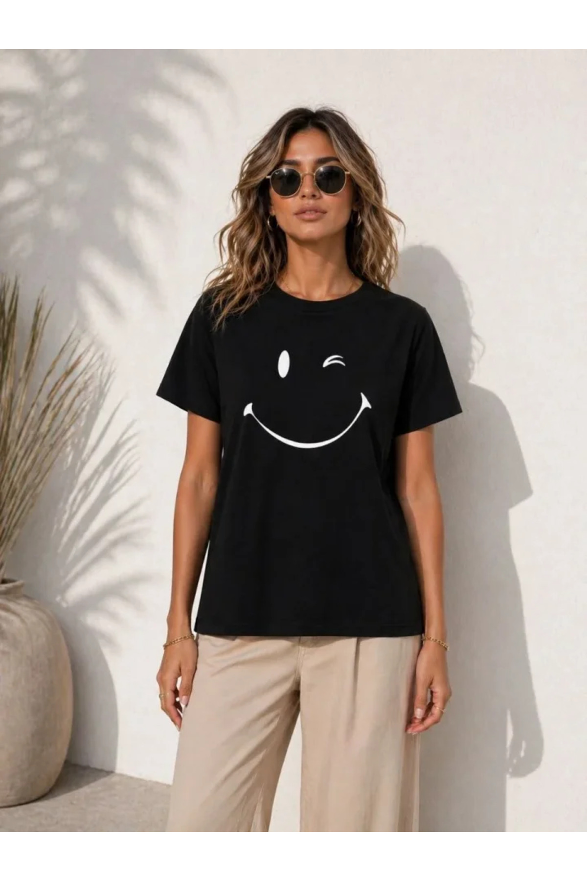 Minimal Gülümseyen Yüz Baskılı Tişört Kısa Kol Yazlık T-Shirt - Siyah alternatif görünüm