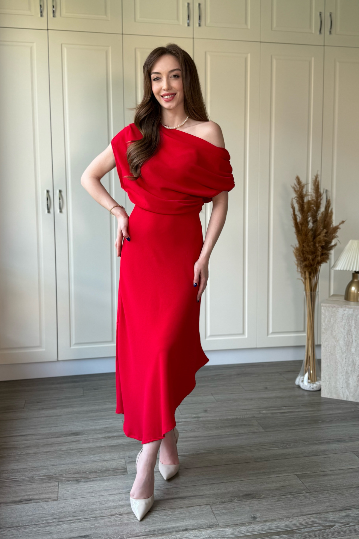 Asymmetrical Midi Red Dress with Shoulder Padded Waist Seat