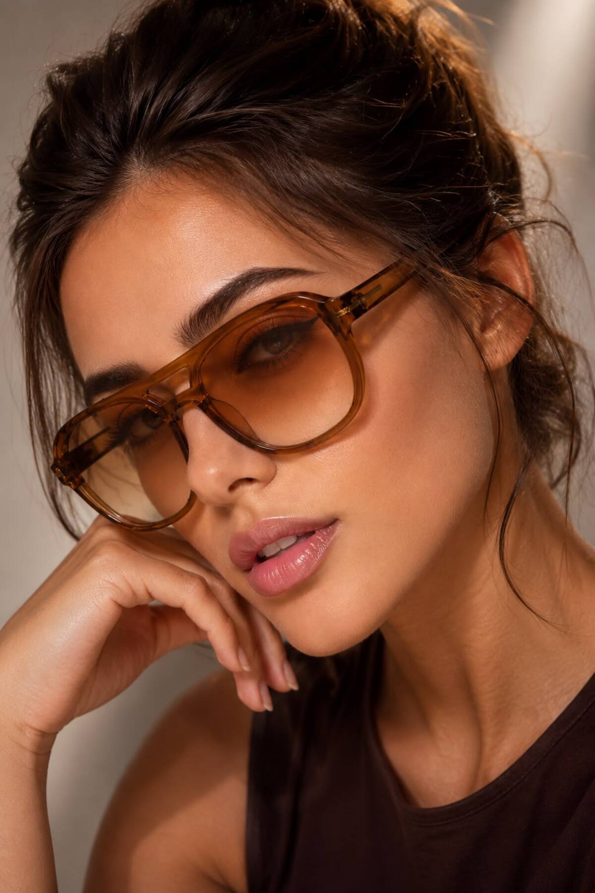 BLACK FRAME GRADIENT UV 400 PROTECTED SUNGLASSES