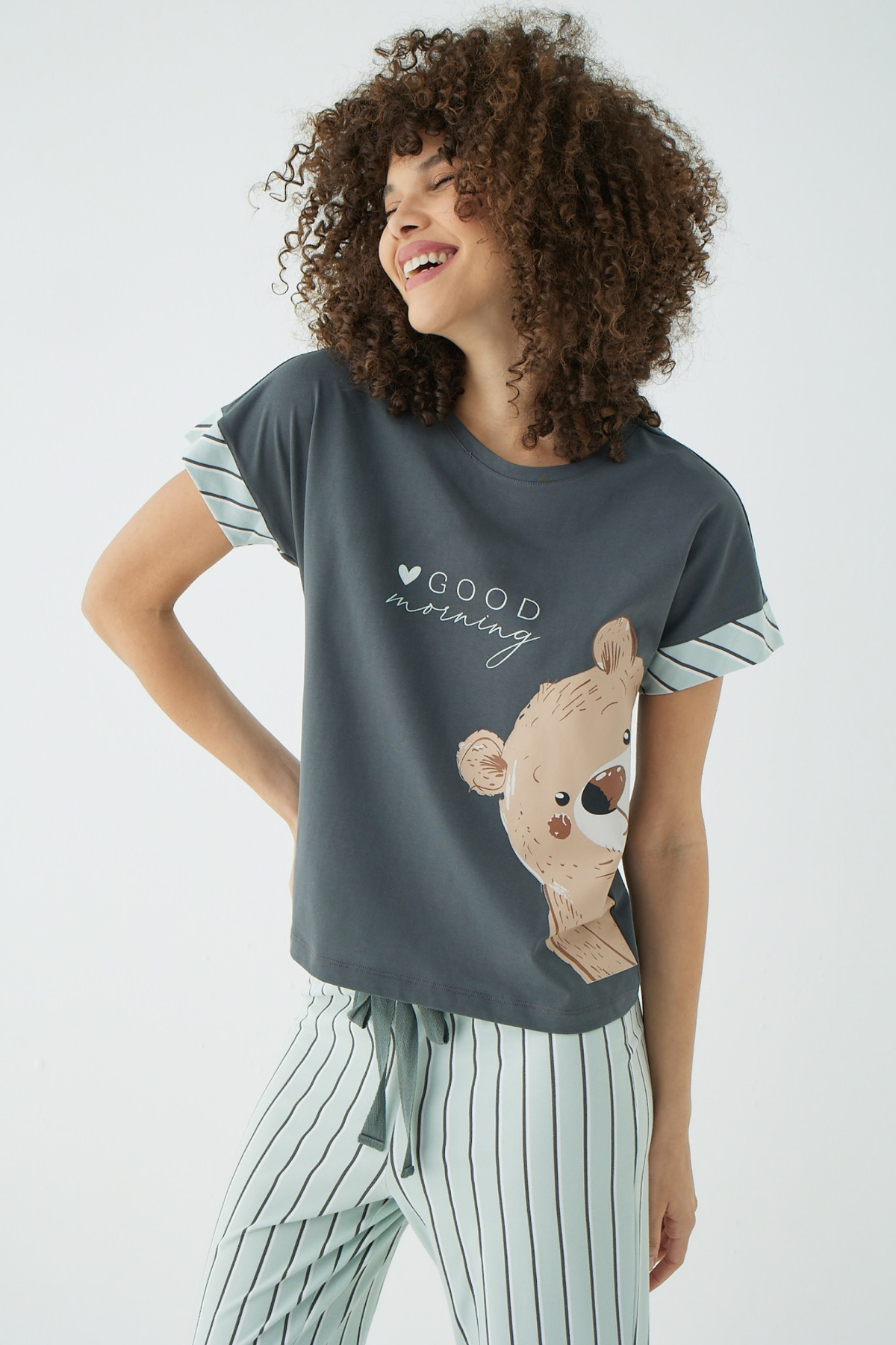 İPEKTENİM Sevimli Ayıcık ve Good Morning Yazı Baskılı Düşük Kol Detaylı Çapraz Kumaş Biyeli Pijama Takımı görsel 4