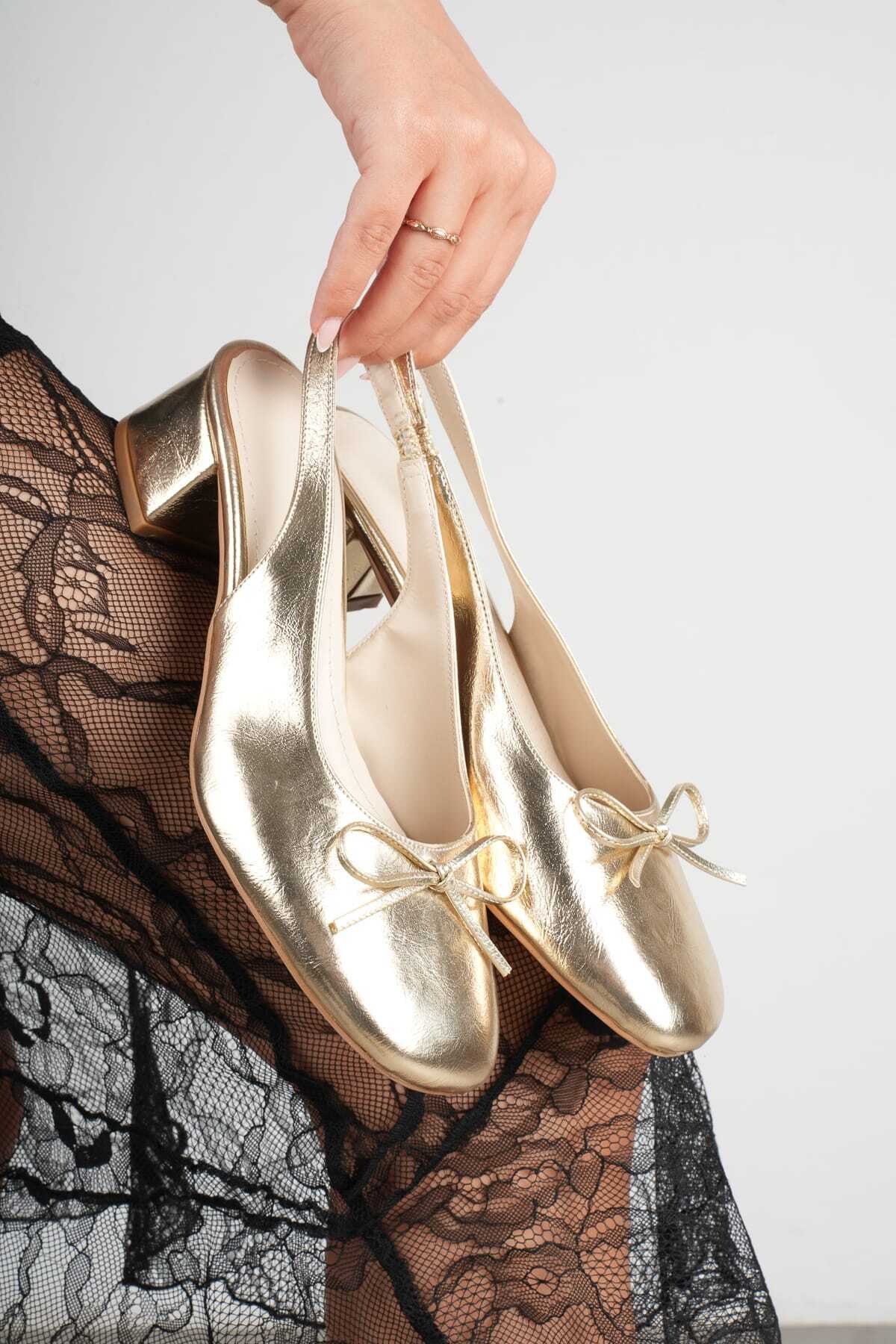 GÜZEL SHOES Altın Rengi Kadın Fiyonk Detaylı Modern Kare Burunlu Topuklu Ayakkabı