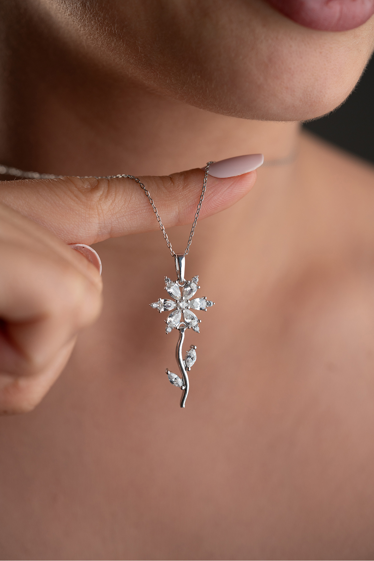 Silvano Jewelry 925 Ayar Gümüş Işıklı Kutuda Nergis Çiçeği Aşk Kolye görsel 4