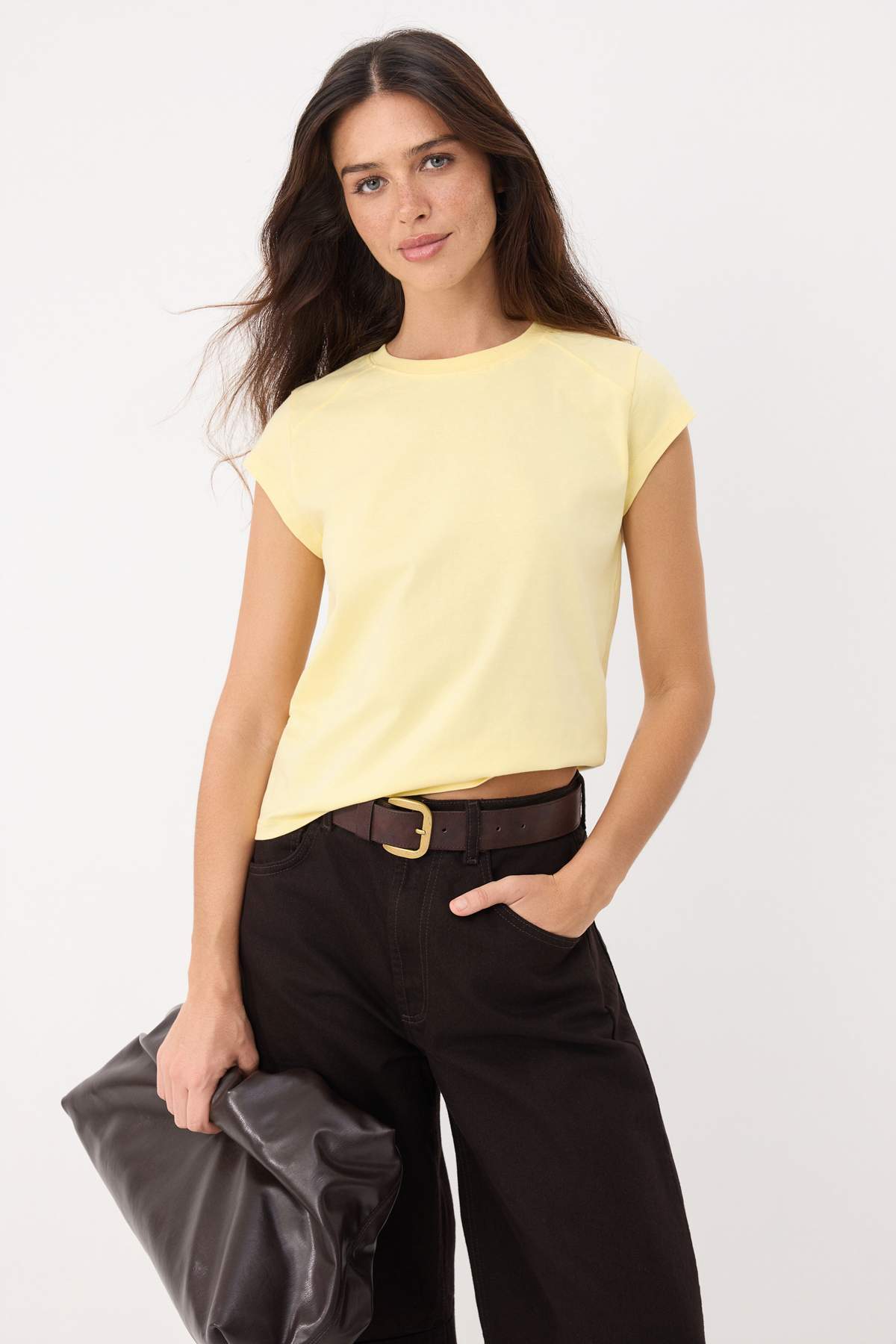 Trendyolmilla Sarı Fitted/Vücuda Oturan Kısa Kol %100 Pamuk Örme T-Shirt TWOSS26TS00252
