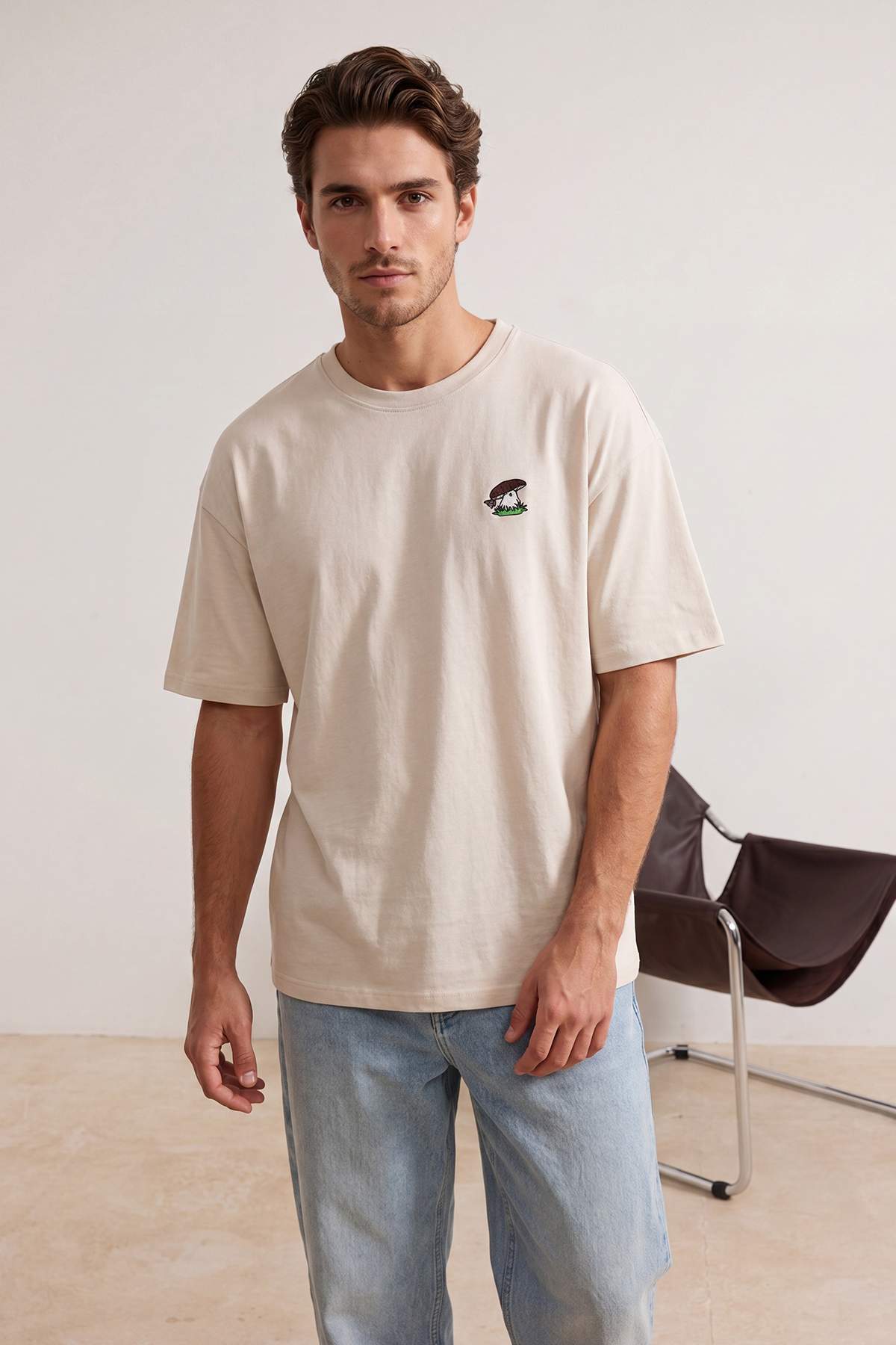 Trendyolmilla Man Bej Oversize/Geniş Kalıp Mantar Nakışlı %100 Pamuk T-Shirt TMNSS26TS00047