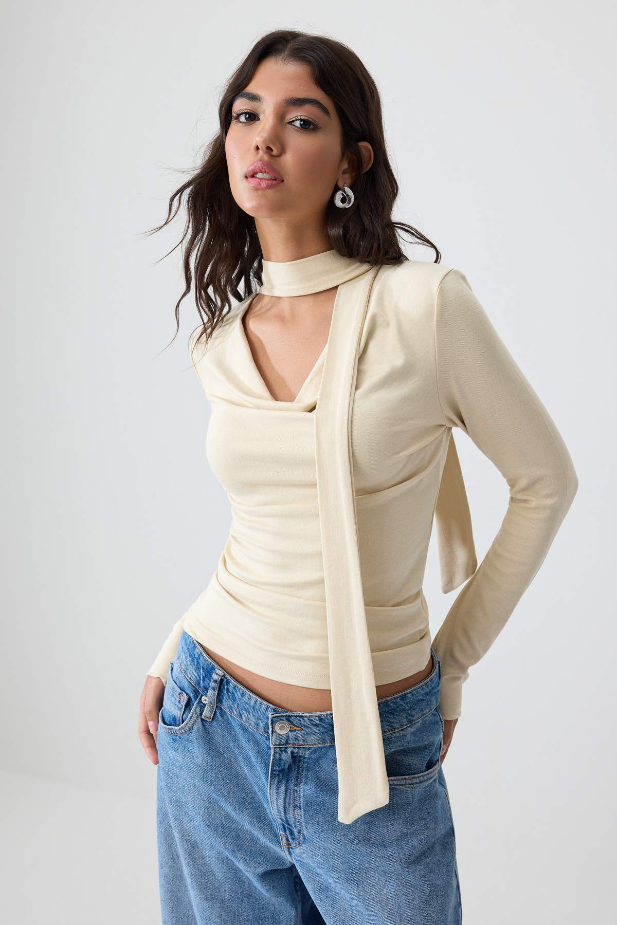 Trendyolmilla Taş Düz Regular Fular Yaka Standart Kol Uzun Yumuşak Örme Bluz TWOSS26BZ01033