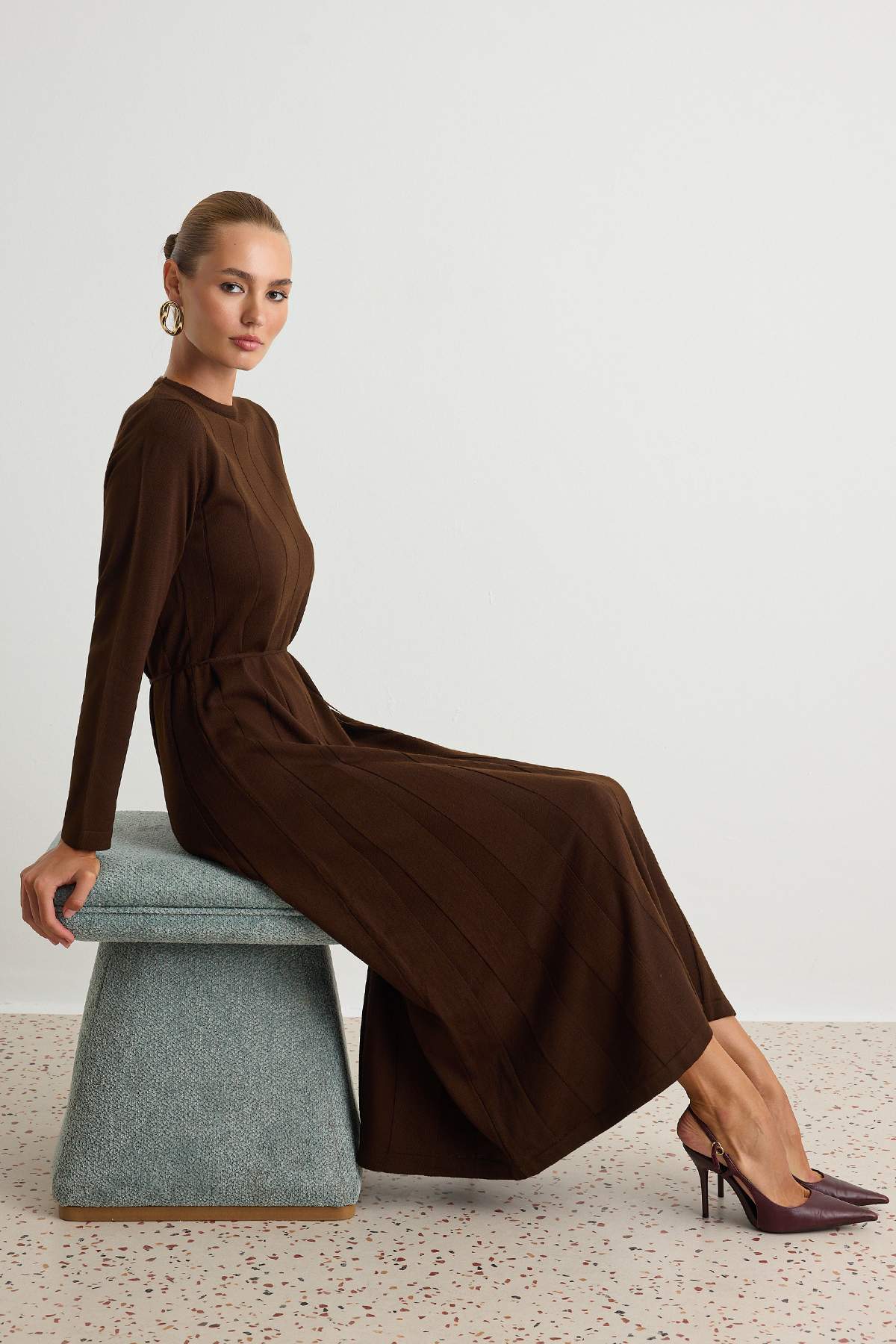 Trendyolmilla Modest Kahverengi Astarsız Düz Triko Ribana/Kaşkorse Tesettür Elbise TCTAW26EB00010