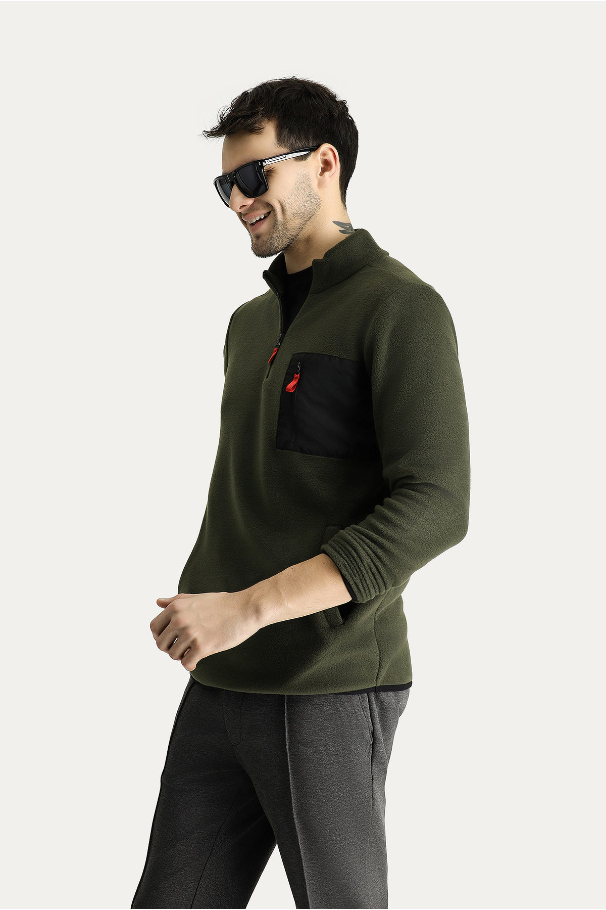 Kiğılı Dik Yaka Yarım Fermuarlı Soğuk Geçirmez Tüylenme Yapmayan Cep Detaylı Polar Sweatshirt