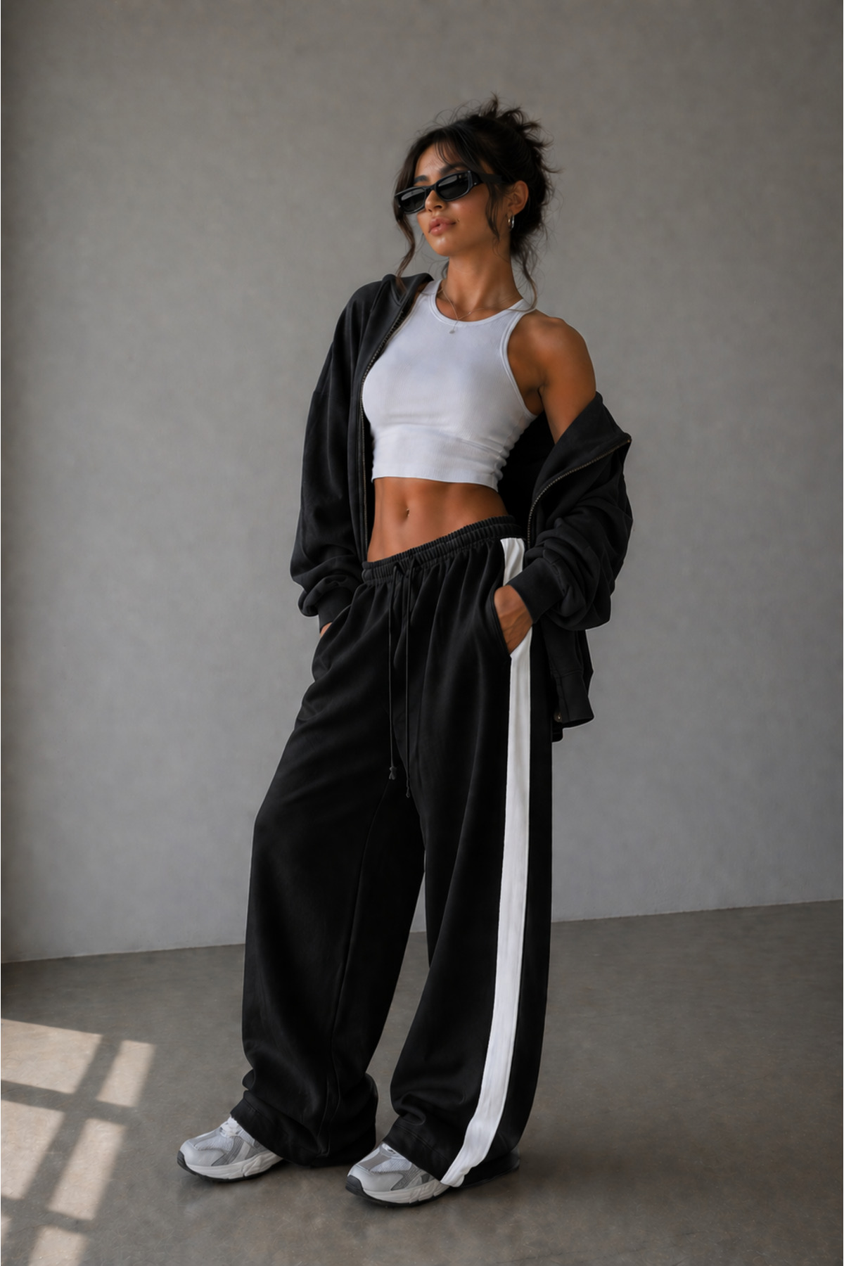 DAXİS Sportwear Company ŽENSKA široka trenerka sa belim prugama, široka nogavica