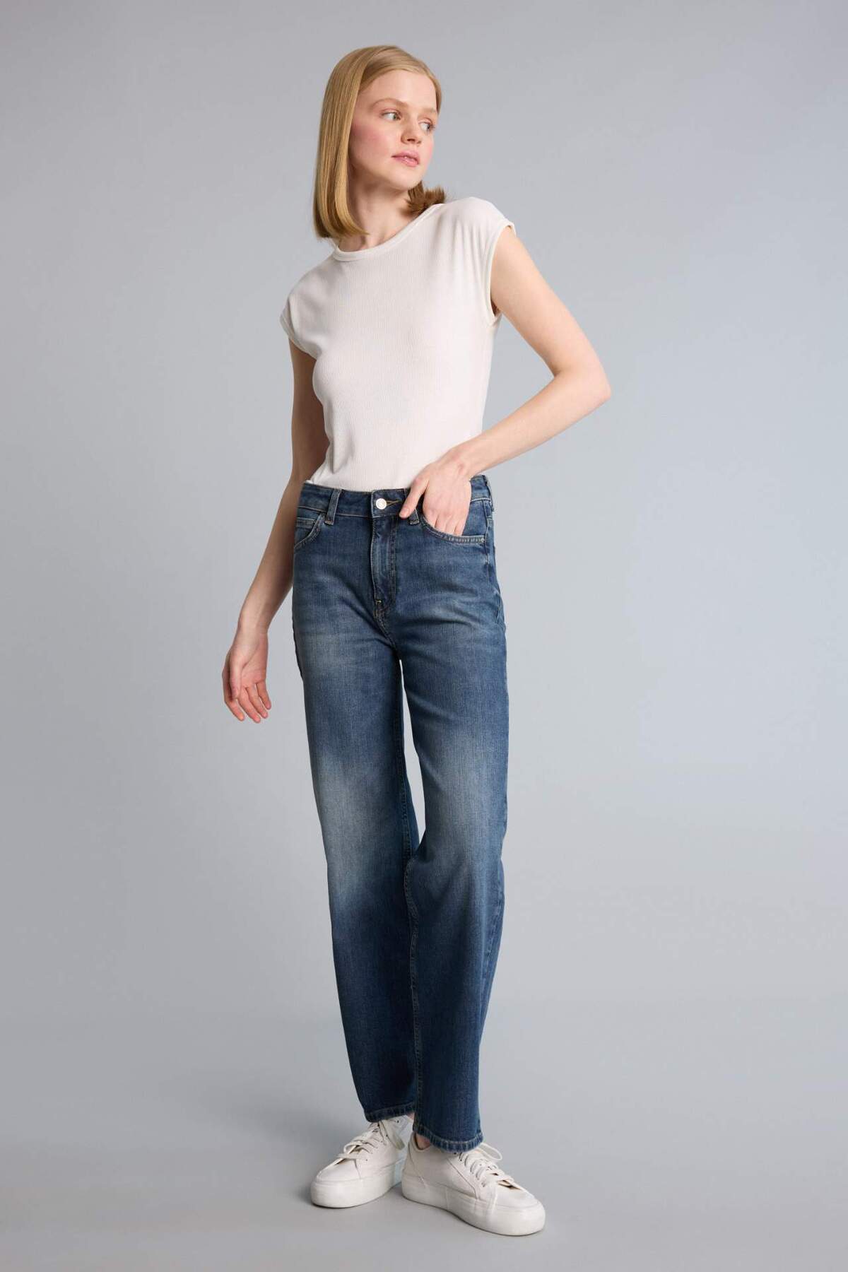 DeFacto Comfort Straıght Yüksek Bel Düz Paça Bilek Boy Jean Pantolon H2109AX26SM görsel 3