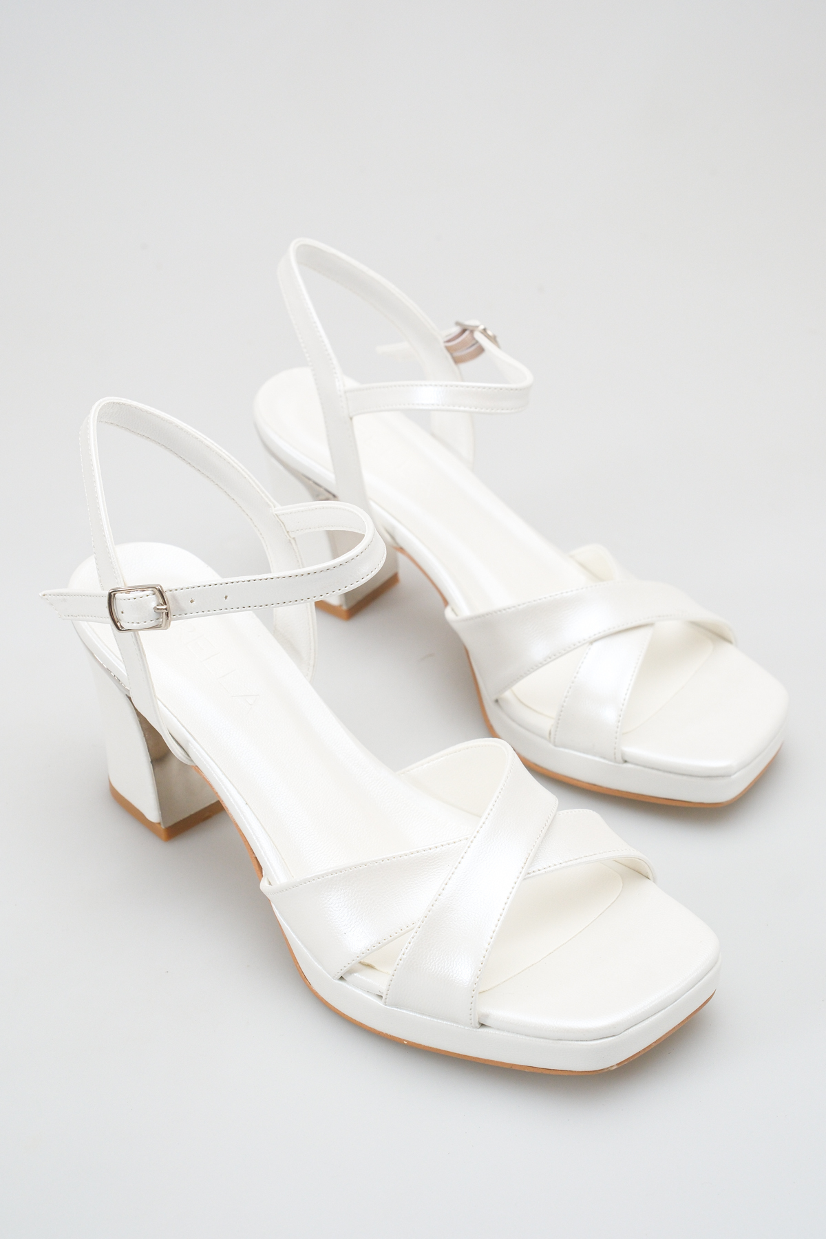 White Platform Thick Heel Bridal Shoes – Stylish Evening Sandal with Ankle Buckle
