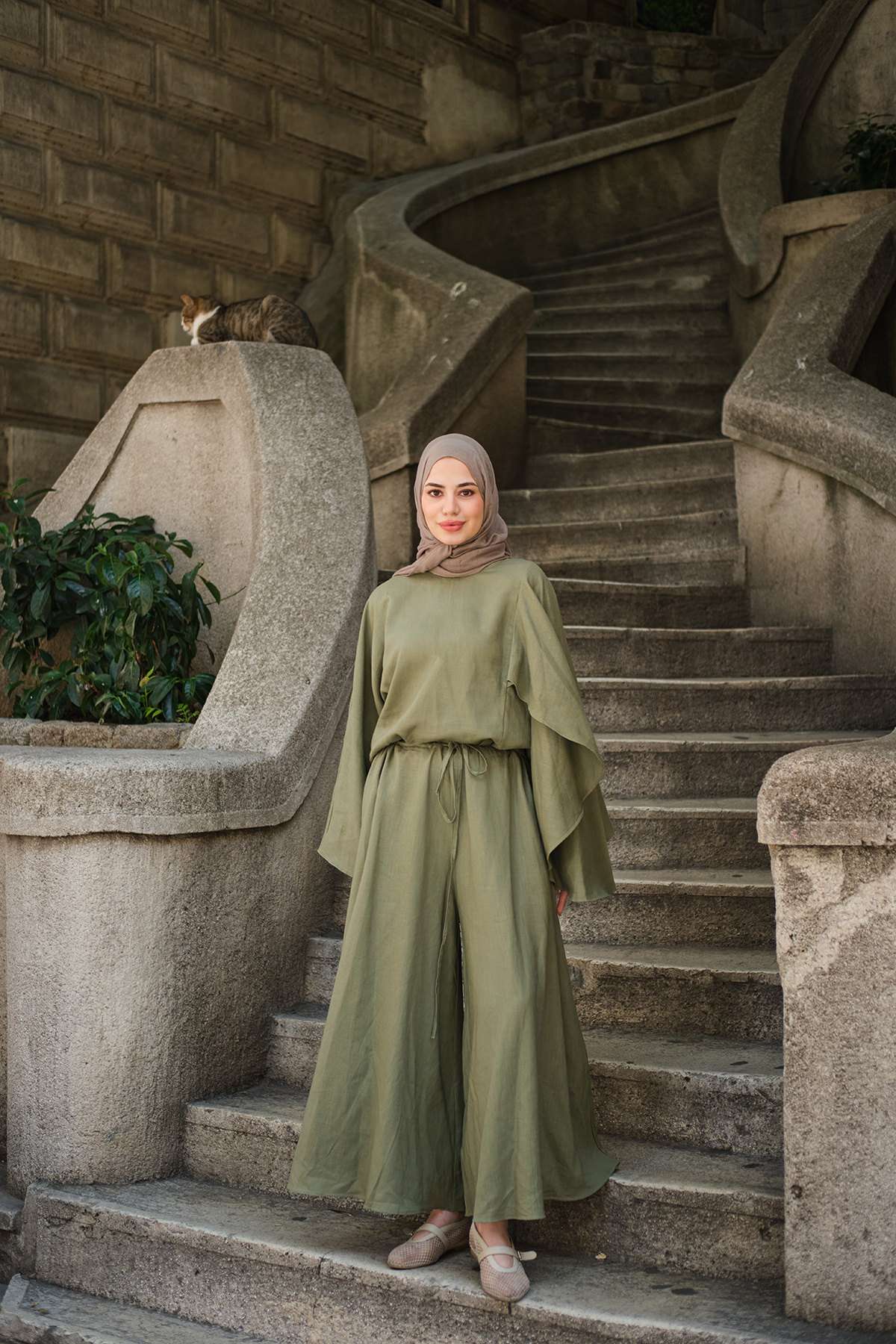 LOCCO Women's Sleeve-Cape Detail Waist-Tie Loose Trousers Green