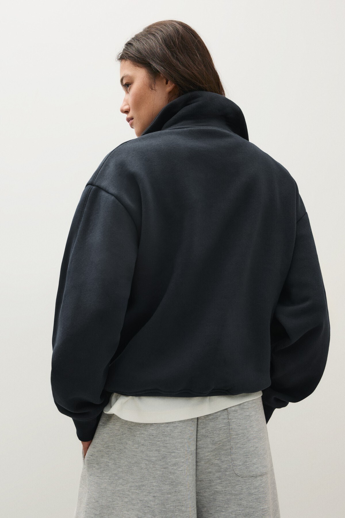 Bershka Dik yaka fermuarlı sweatshirt görsel 3