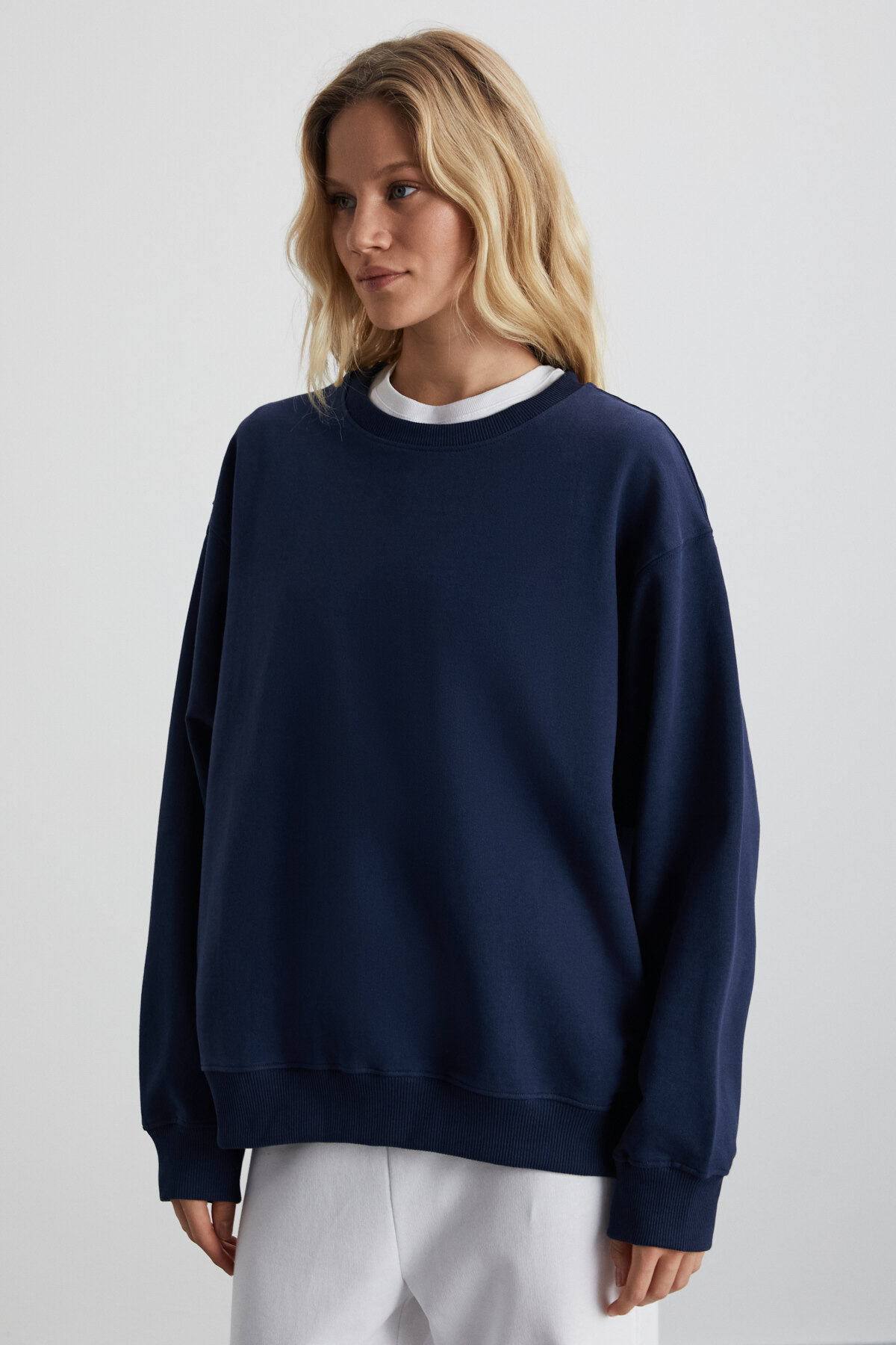 ETHIQUET KARIUS Kadın Organik Pamuklu İçi Polarlı Oversize Yuvarlak Yakalı Lacivert Sweatshirt görsel 5