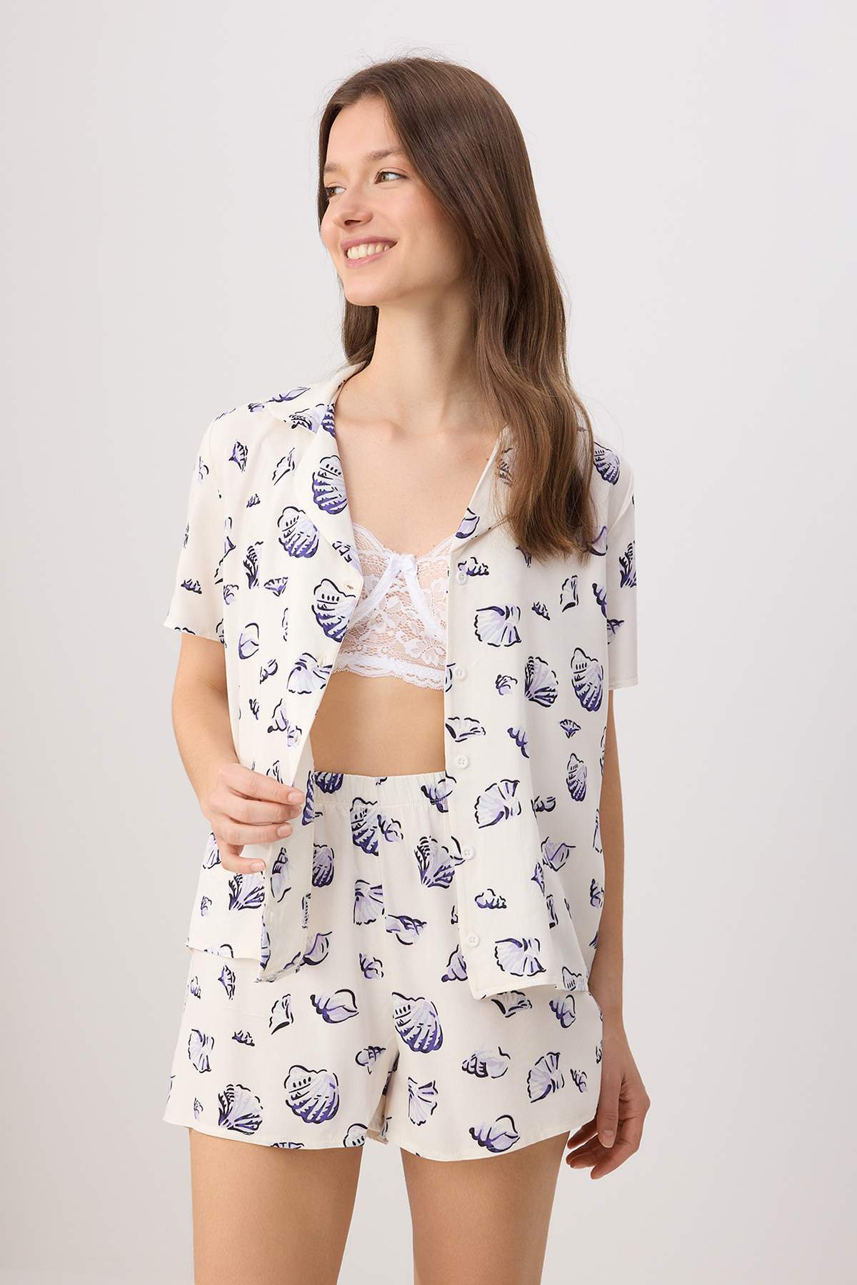 Trendyolmilla Lacivert Deniz Kabuğu Desenli Viskon Dokuma Pijama Takımı THMSS26PT00214