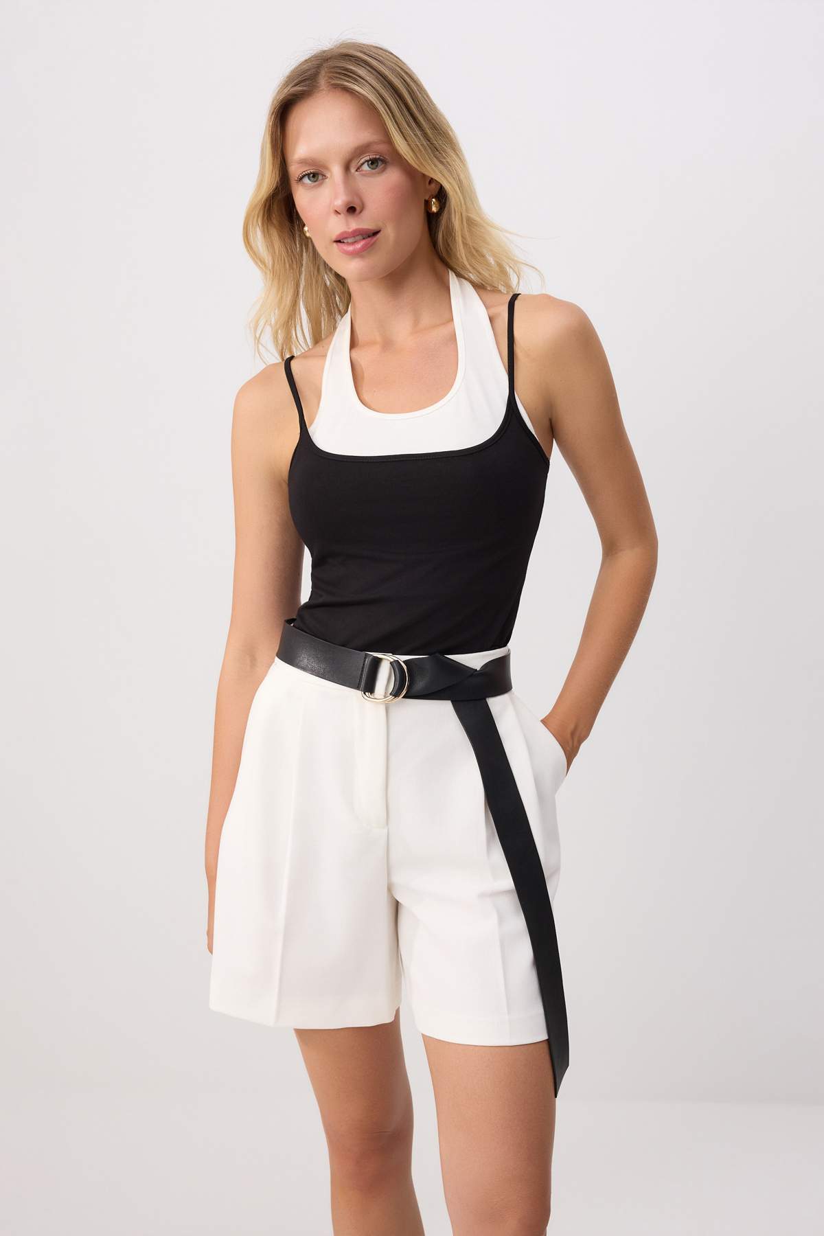Trendyolmilla Siyah Fitted/Vücuda Oturan Çift Görünümlü Esnek Örme Bluz TWOSS26BZ00961