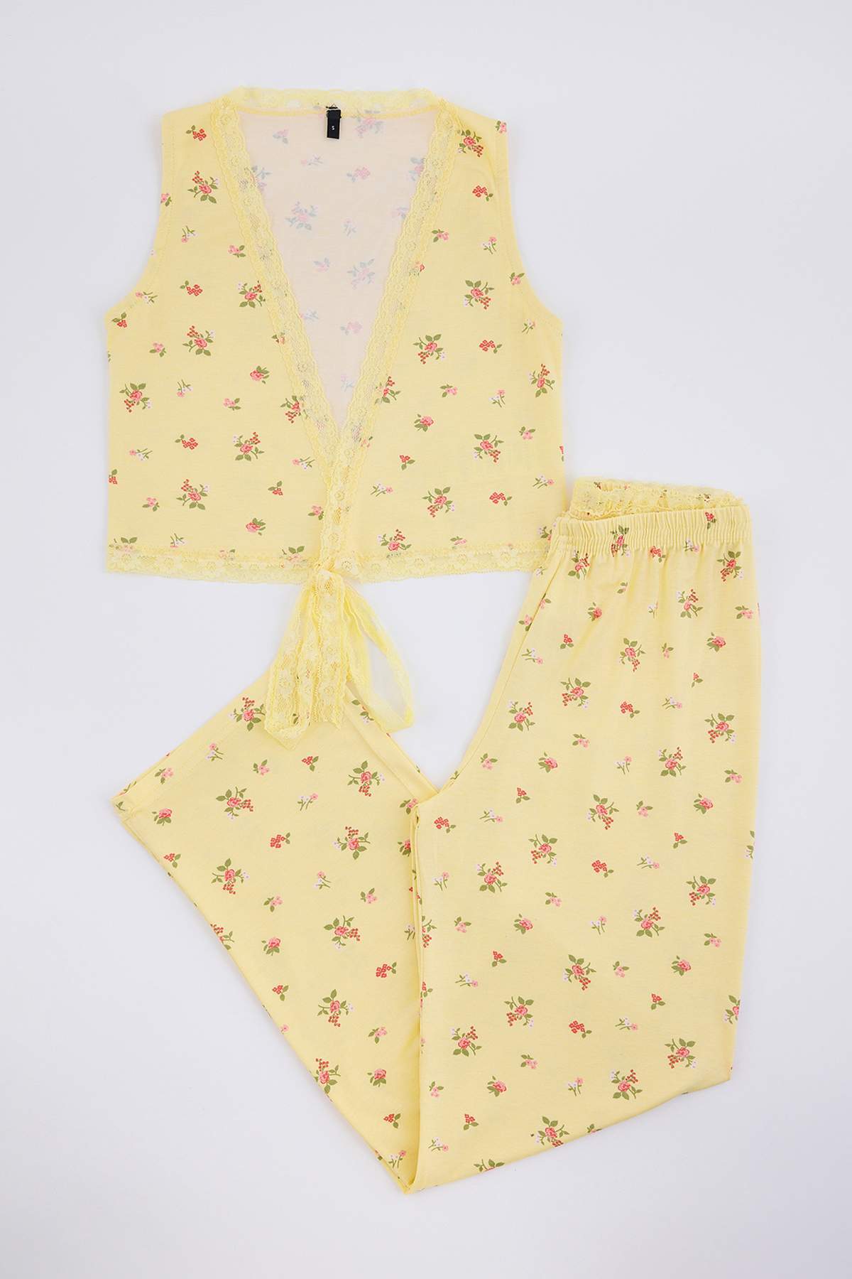 Trendyolmilla Sarı Çiçekli Dantel Detaylı Kruvaze Viskon Örme Pijama Takımı THMSS26PT00061